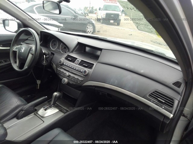 Photo 4 VIN: 1HGCP2F61CA237435 - HONDA ACCORD SDN 