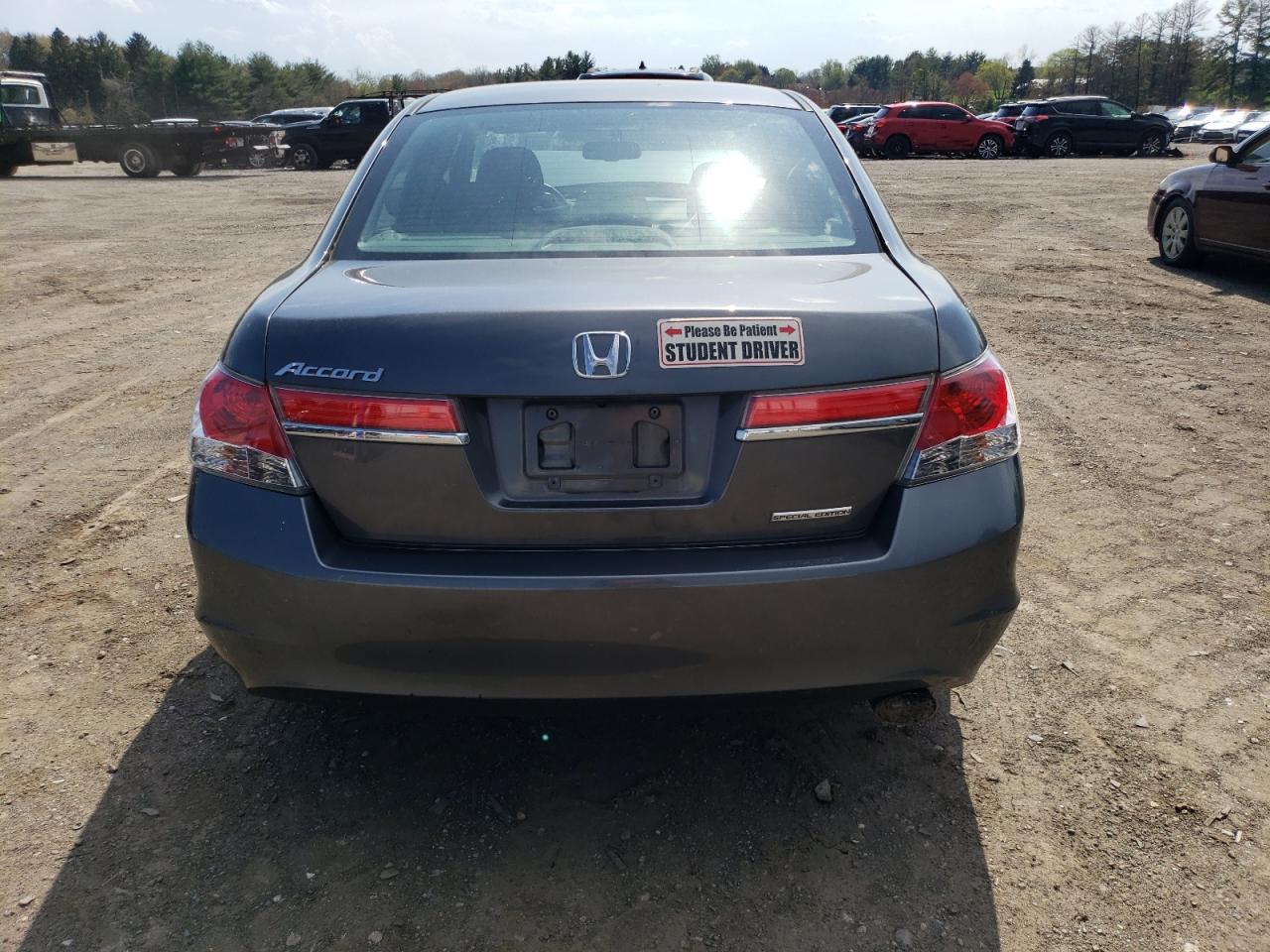 Photo 5 VIN: 1HGCP2F62BA037467 - HONDA ACCORD 