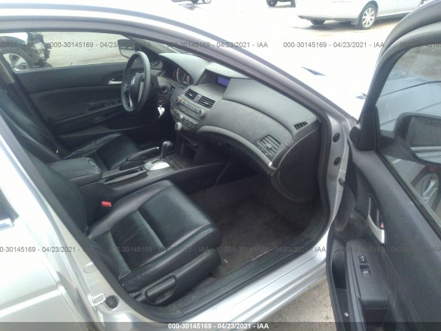 Photo 4 VIN: 1HGCP2F62BA053393 - HONDA ACCORD SDN 