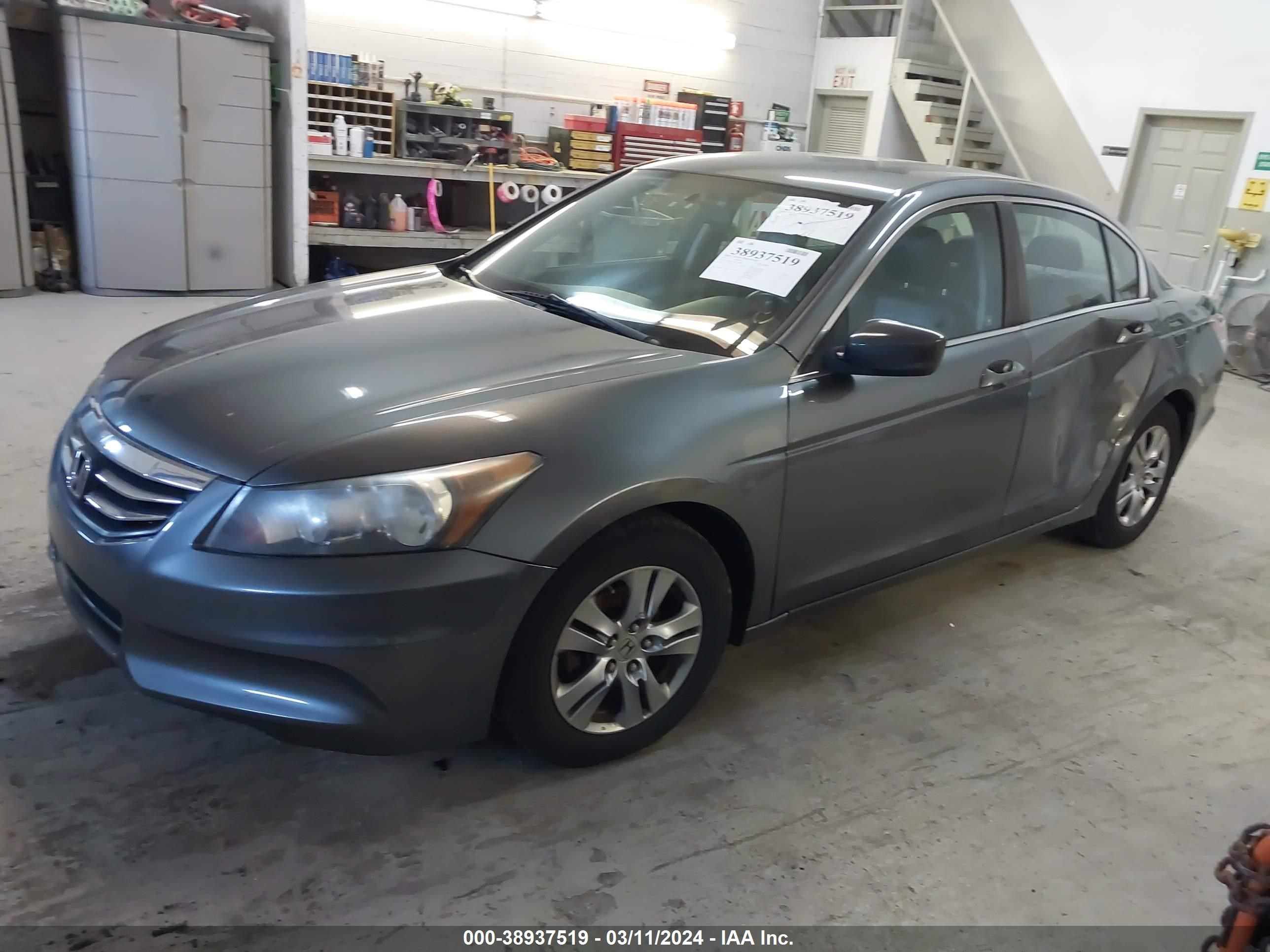 Photo 1 VIN: 1HGCP2F62BA117089 - HONDA ACCORD 