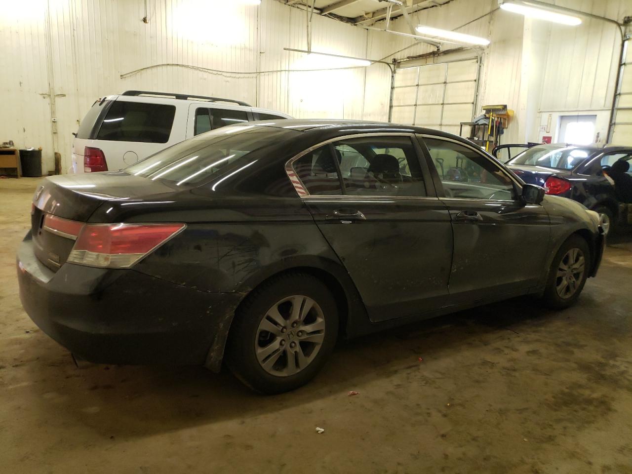 Photo 2 VIN: 1HGCP2F62CA076092 - HONDA ACCORD 