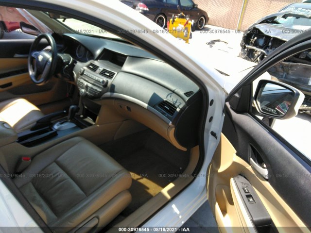 Photo 4 VIN: 1HGCP2F62CA211135 - HONDA ACCORD SDN 