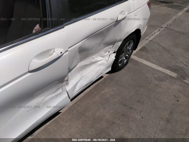 Photo 5 VIN: 1HGCP2F62CA211135 - HONDA ACCORD SDN 