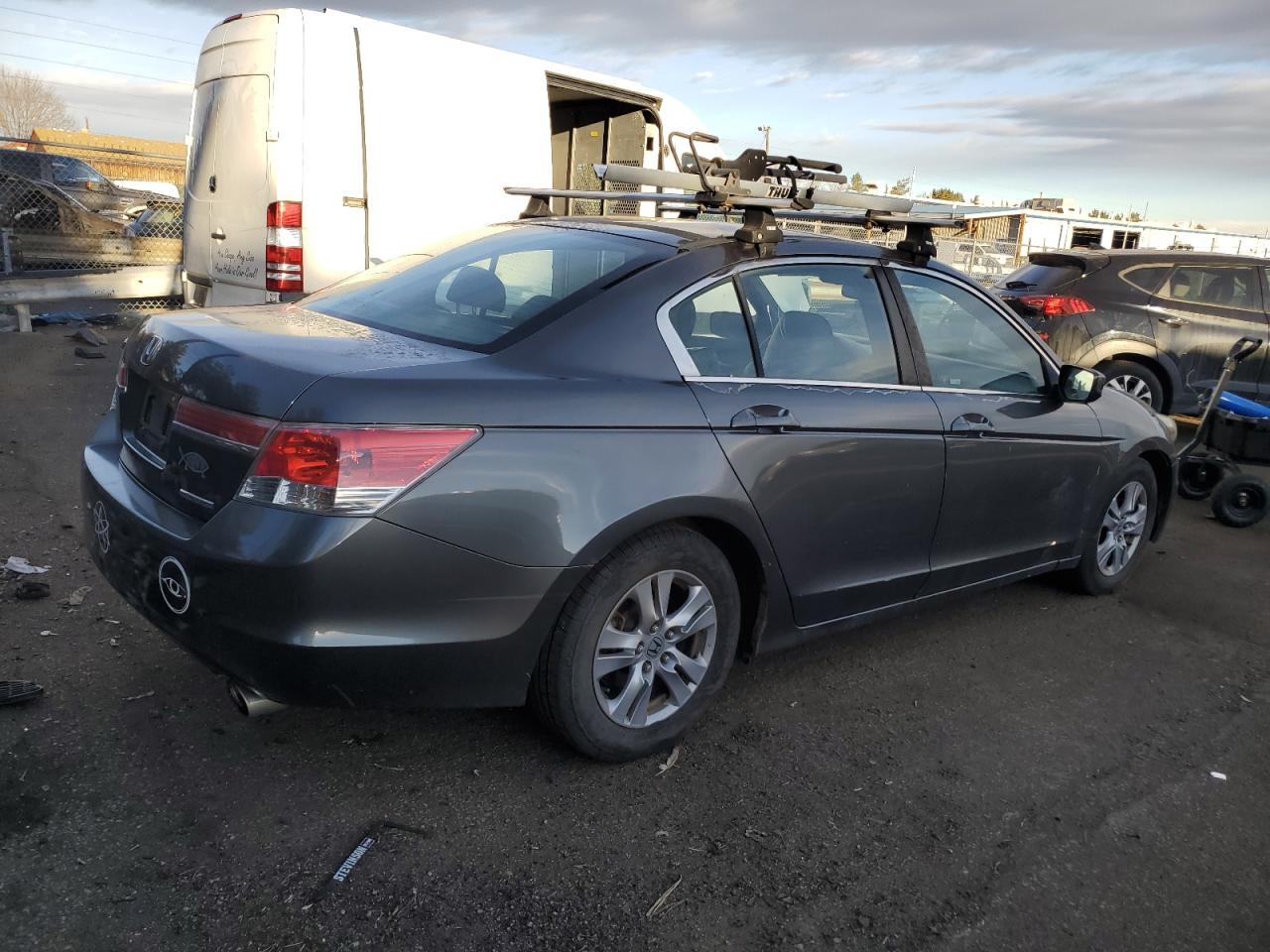 Photo 2 VIN: 1HGCP2F63BA041849 - HONDA ACCORD 