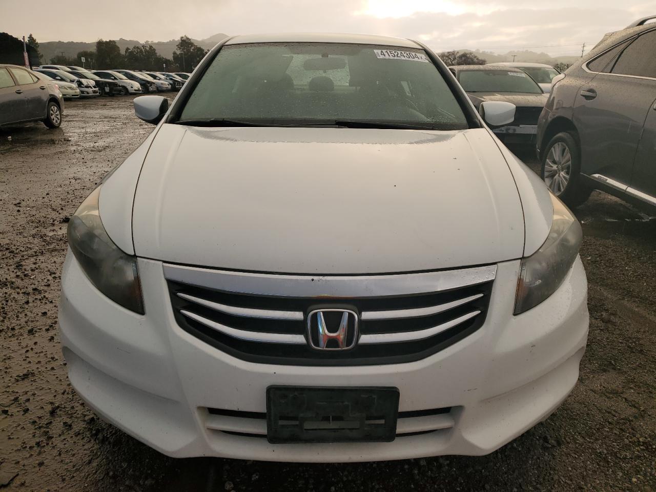 Photo 4 VIN: 1HGCP2F63BA082143 - HONDA ACCORD 