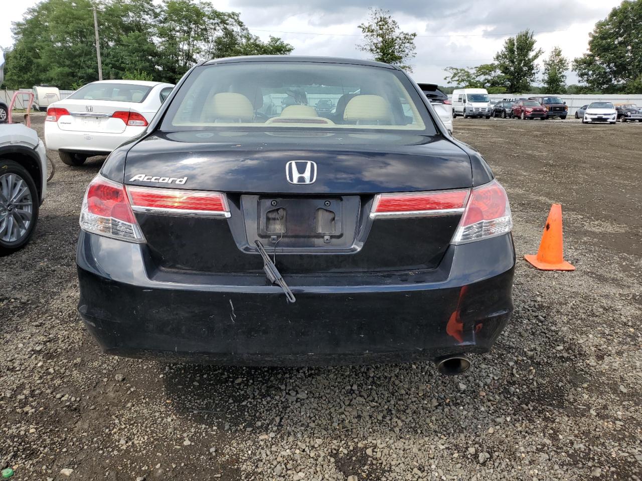 Photo 5 VIN: 1HGCP2F63BA151574 - HONDA ACCORD 