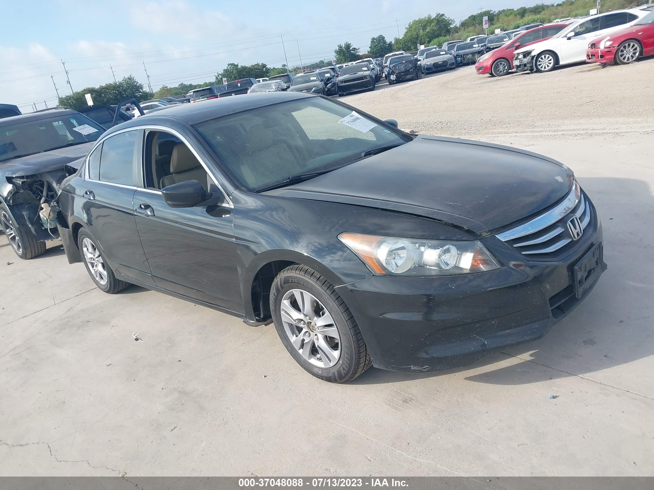 Photo 0 VIN: 1HGCP2F63BA151767 - HONDA ACCORD 