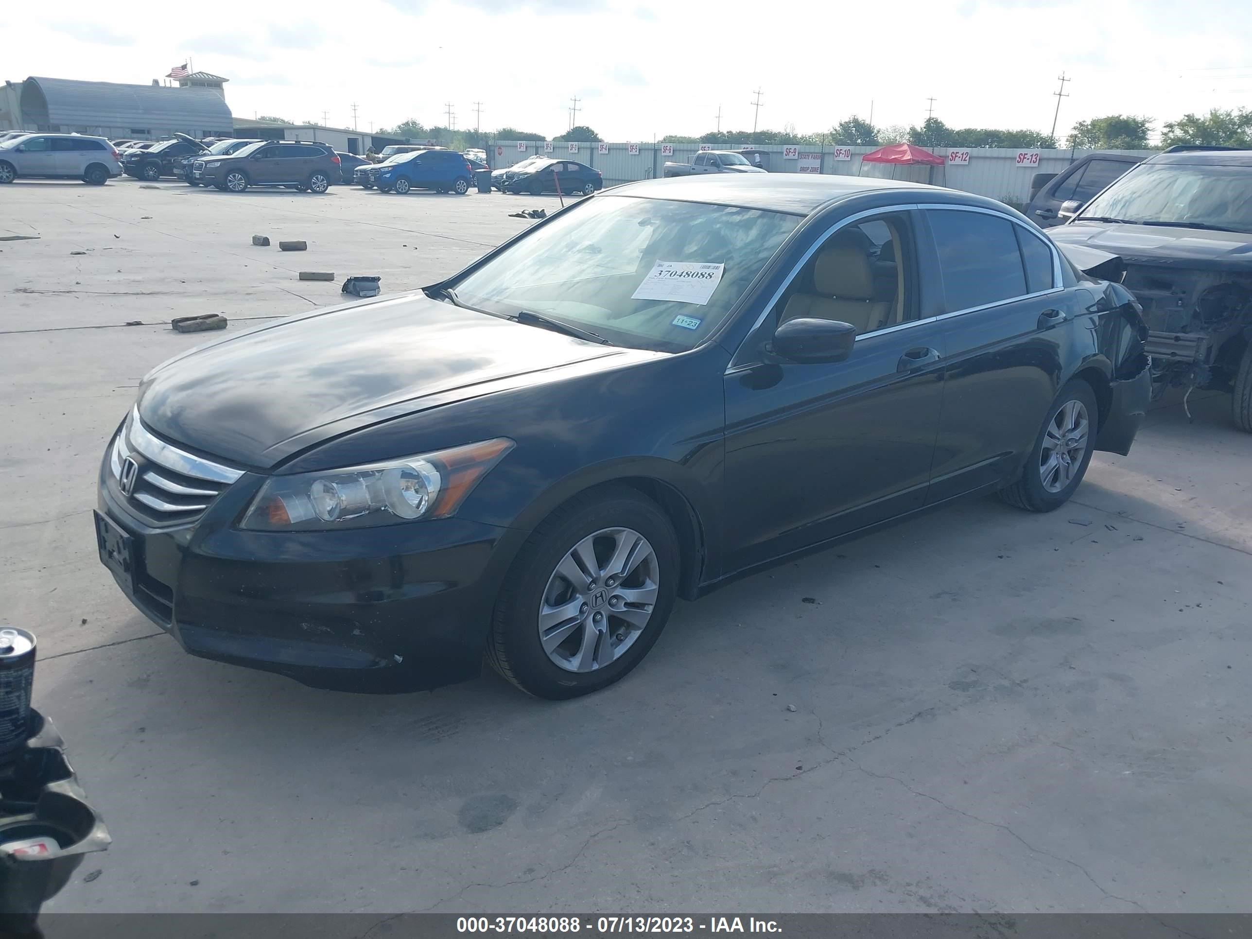 Photo 1 VIN: 1HGCP2F63BA151767 - HONDA ACCORD 