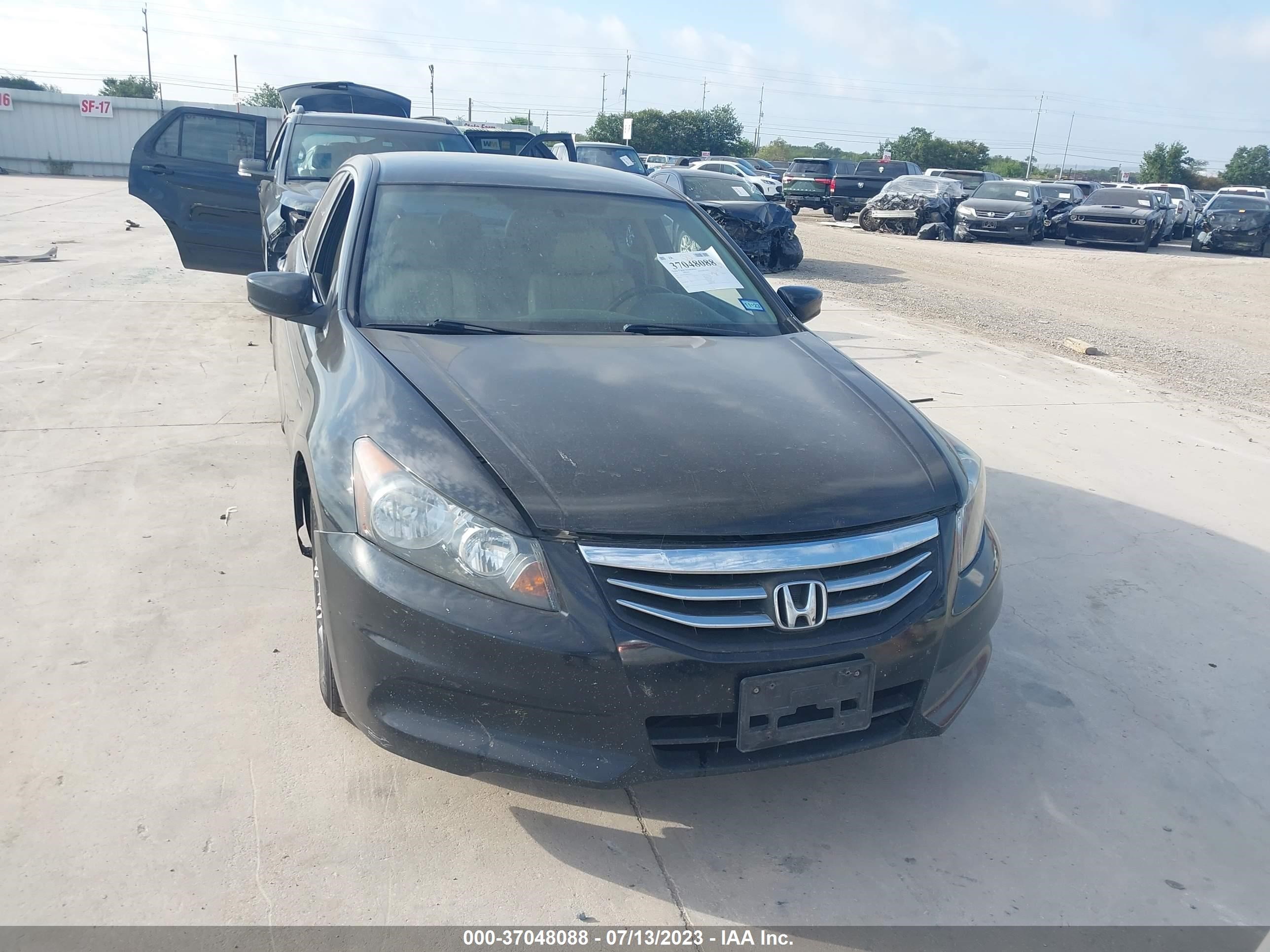 Photo 11 VIN: 1HGCP2F63BA151767 - HONDA ACCORD 