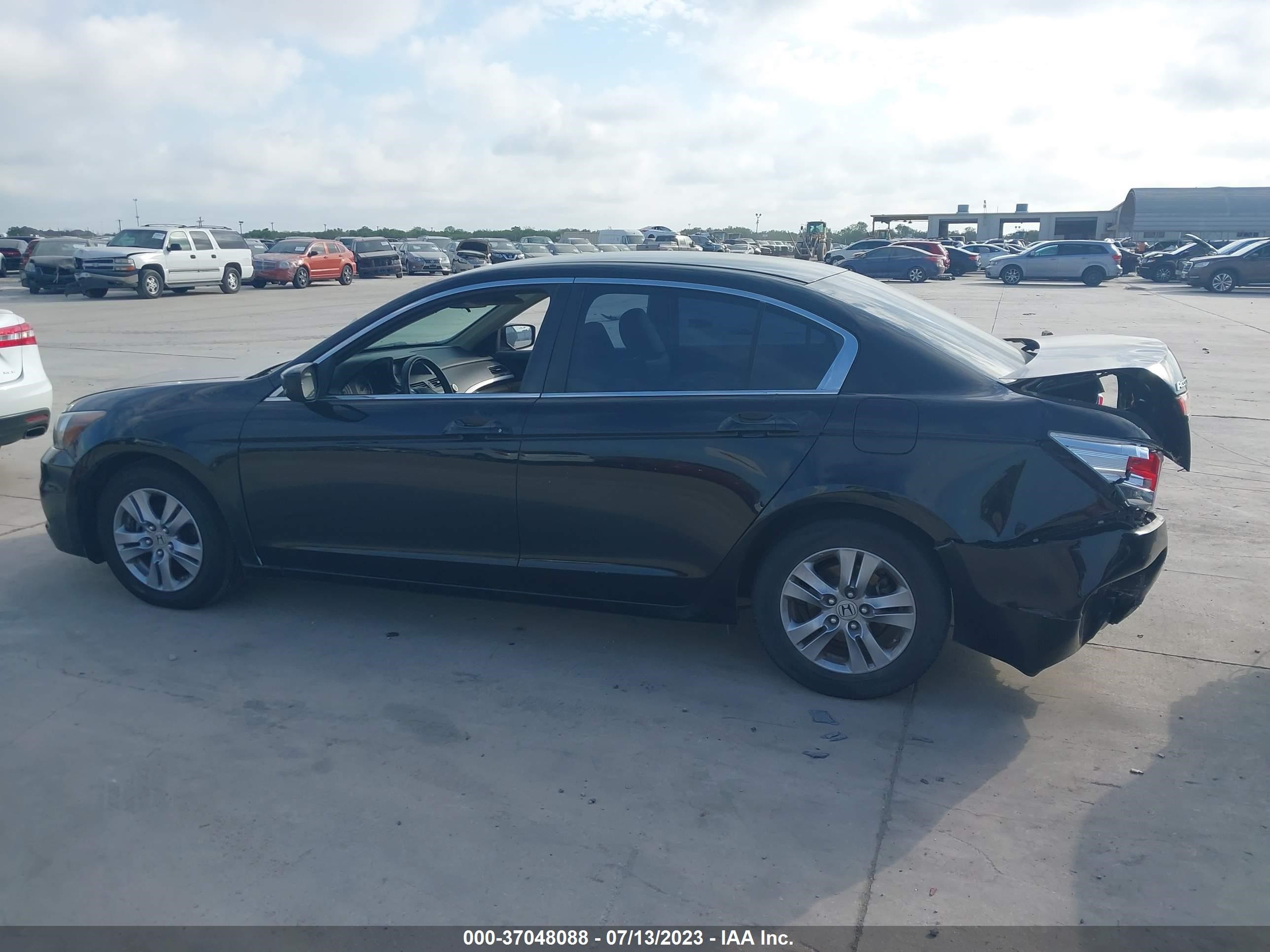 Photo 13 VIN: 1HGCP2F63BA151767 - HONDA ACCORD 