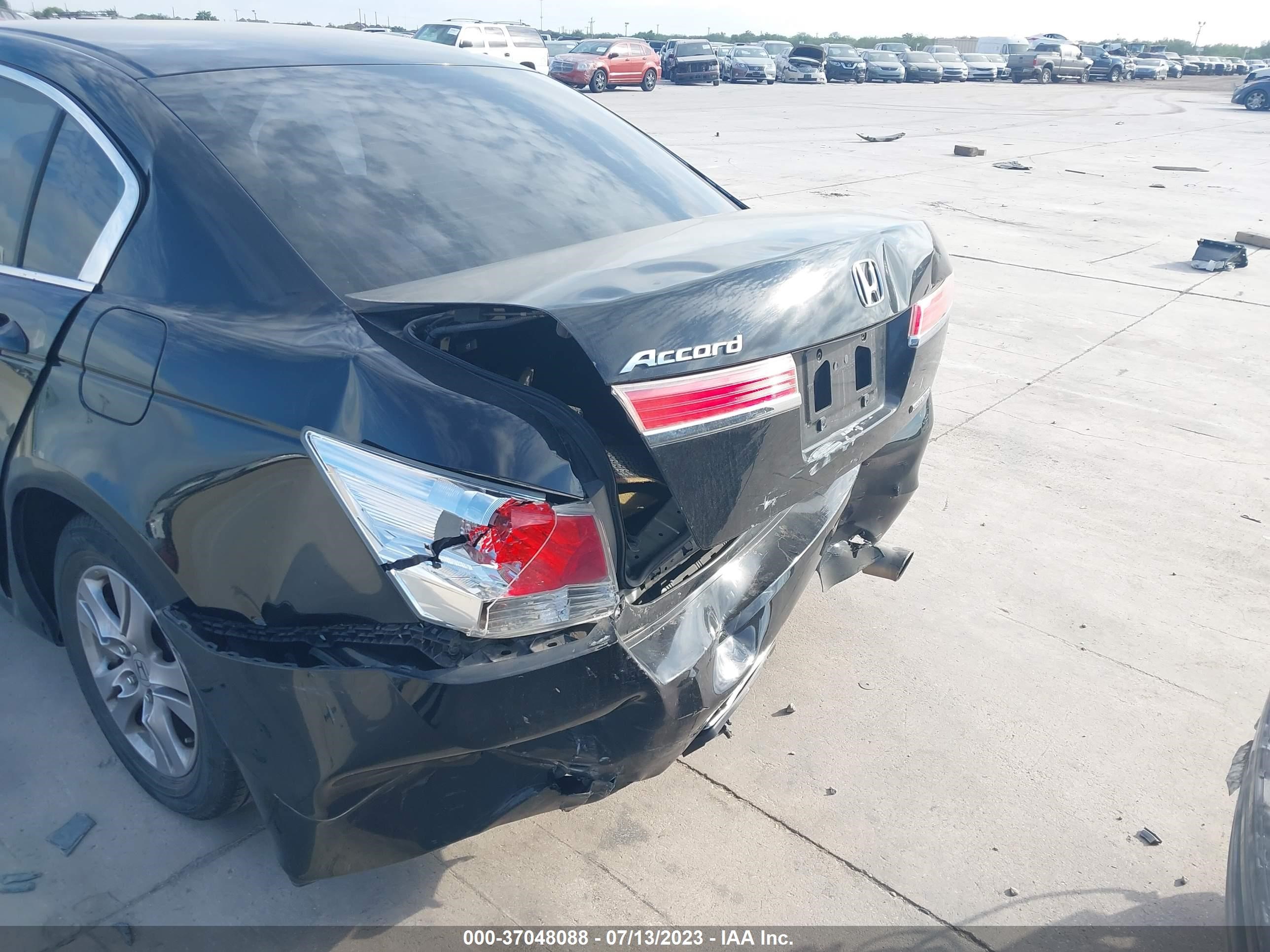 Photo 5 VIN: 1HGCP2F63BA151767 - HONDA ACCORD 