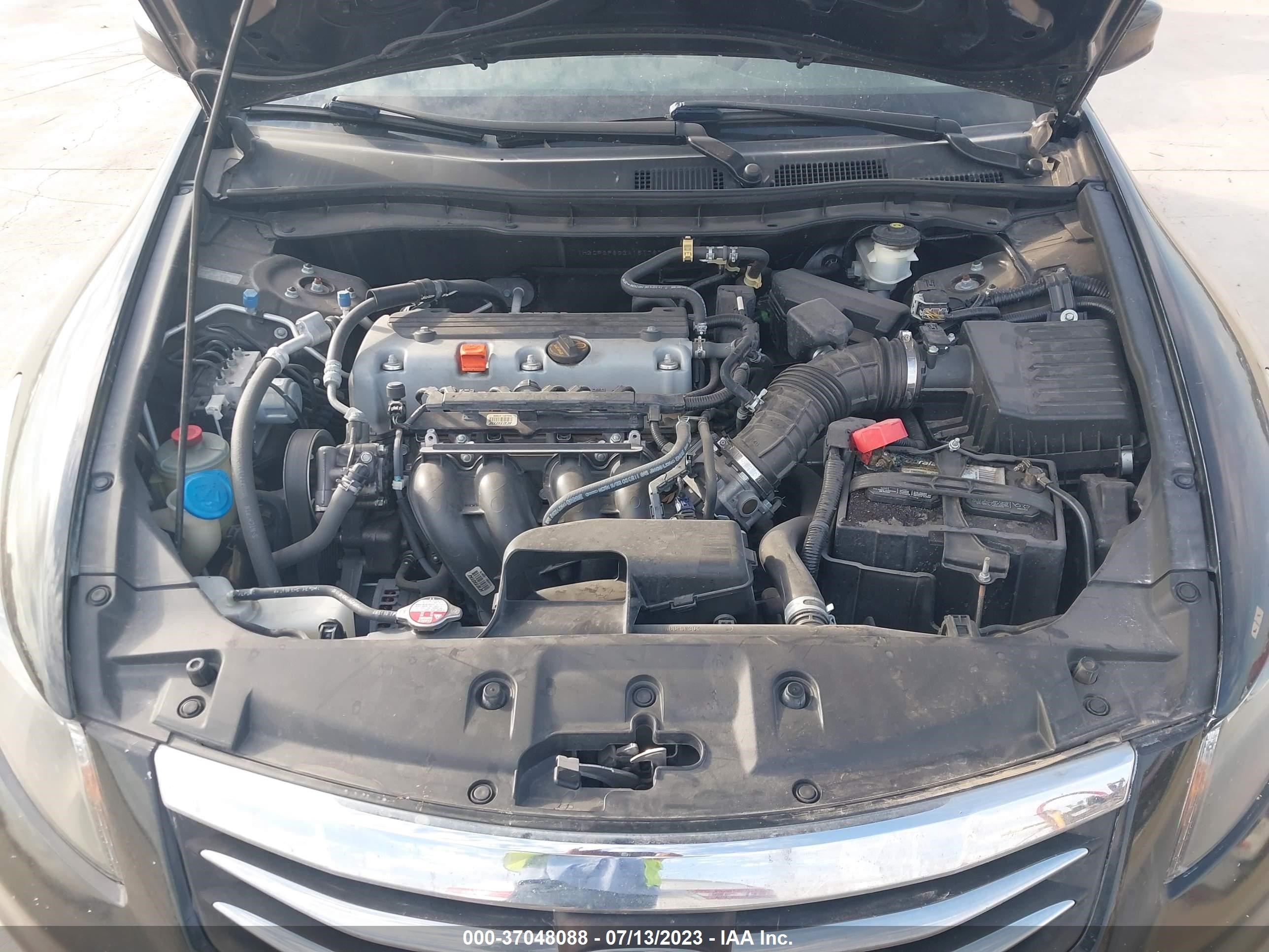 Photo 9 VIN: 1HGCP2F63BA151767 - HONDA ACCORD 