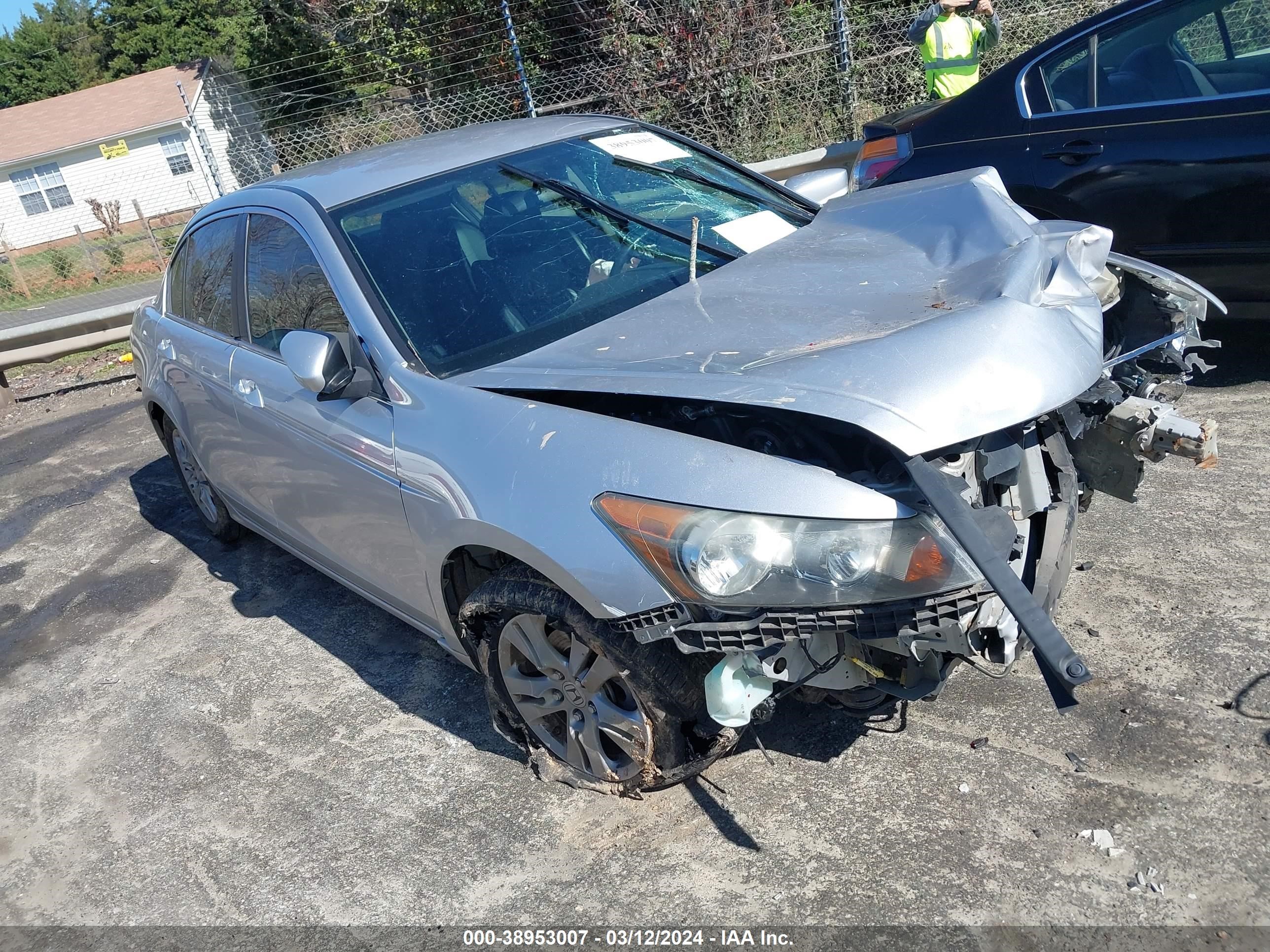 Photo 0 VIN: 1HGCP2F63BA153888 - HONDA ACCORD 