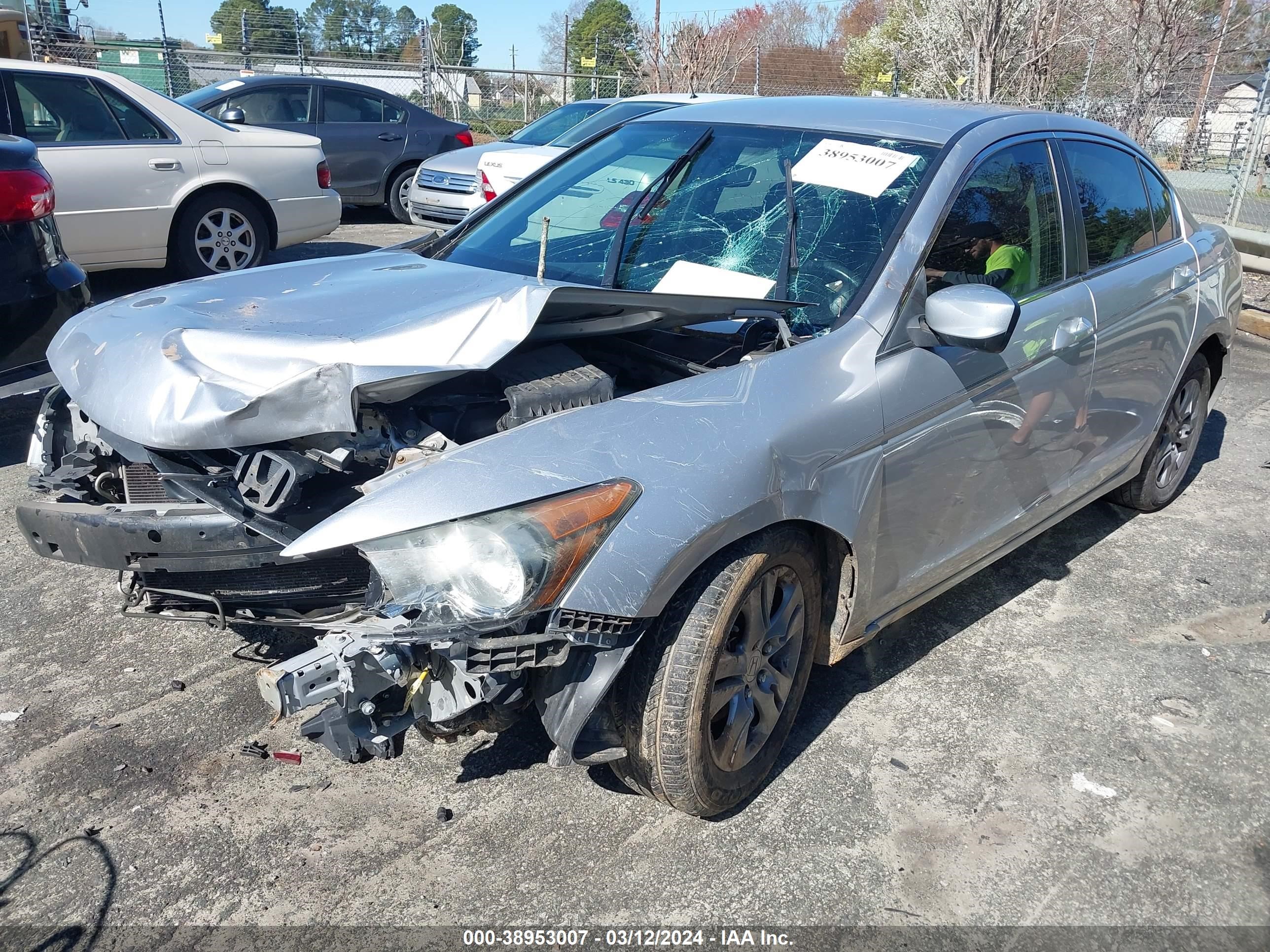 Photo 1 VIN: 1HGCP2F63BA153888 - HONDA ACCORD 