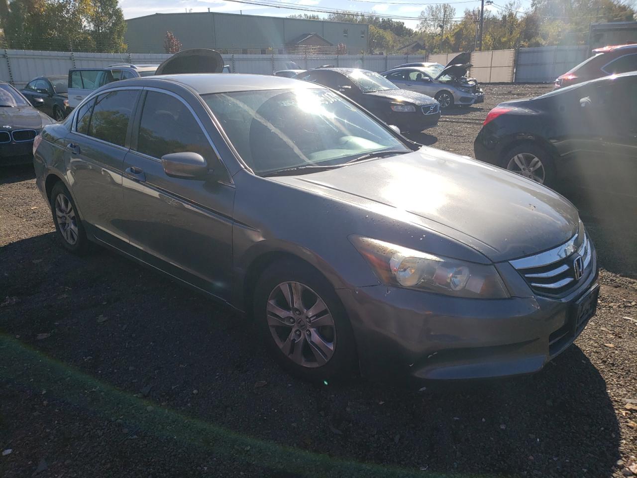 Photo 3 VIN: 1HGCP2F63CA053677 - HONDA ACCORD 