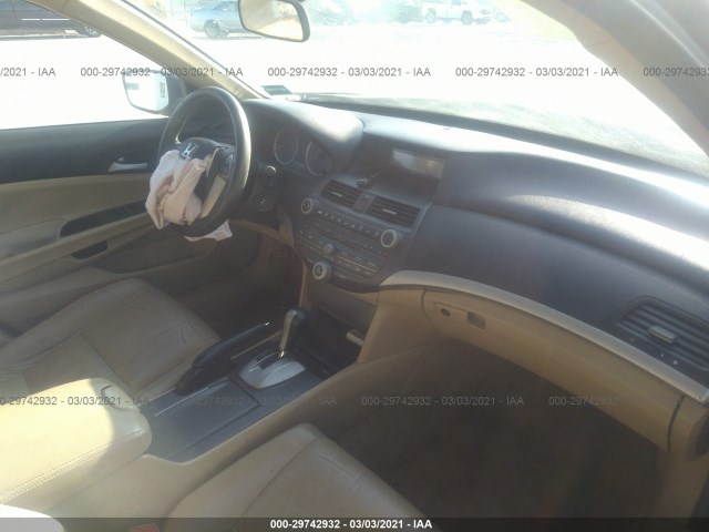 Photo 4 VIN: 1HGCP2F63CA073279 - HONDA ACCORD SDN 