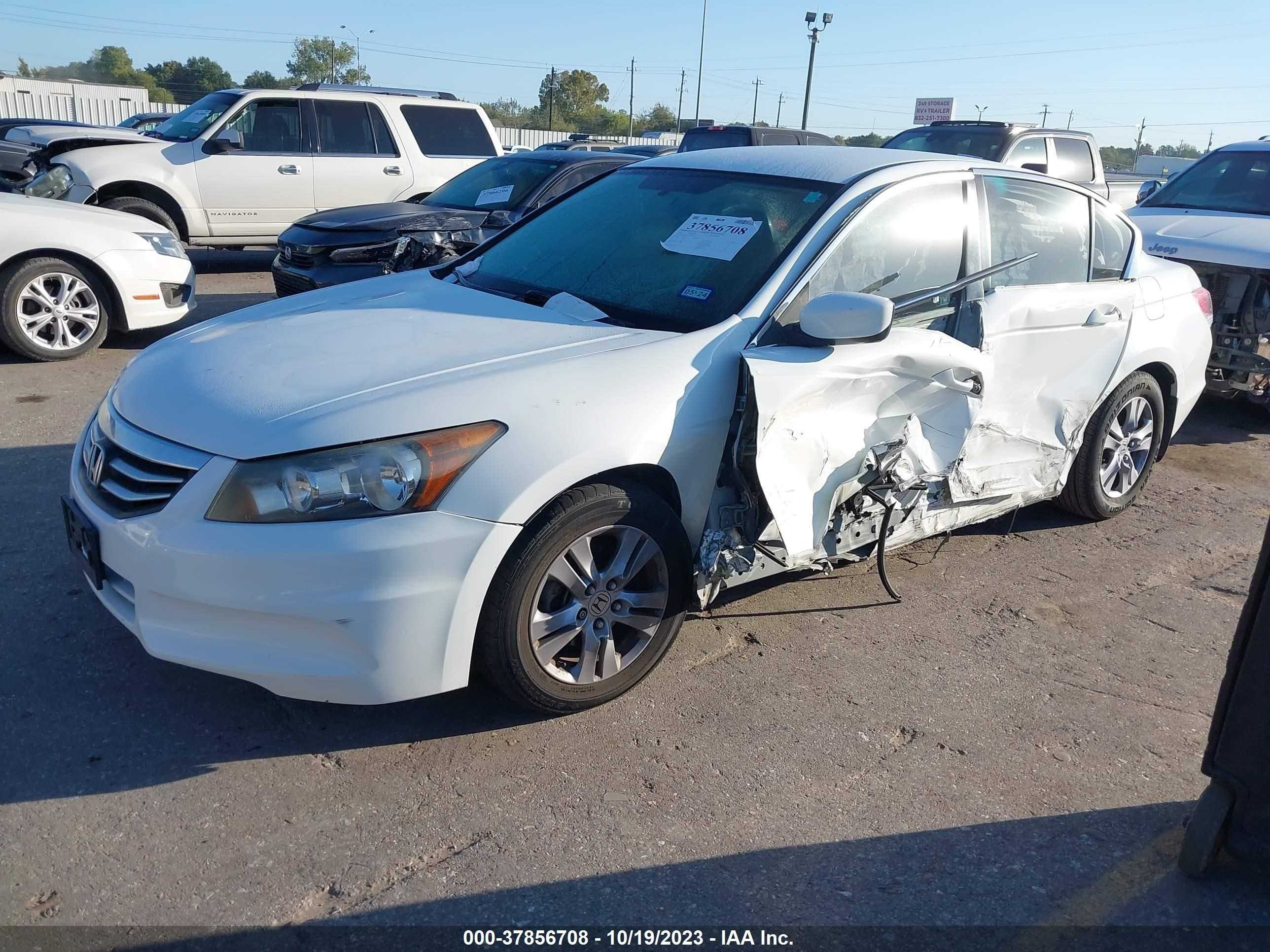 Photo 1 VIN: 1HGCP2F63CA178520 - HONDA ACCORD 