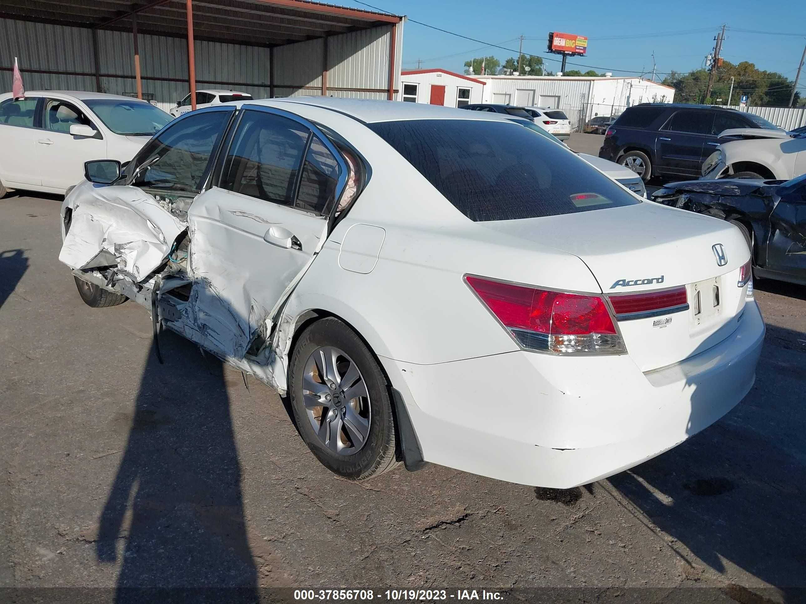 Photo 2 VIN: 1HGCP2F63CA178520 - HONDA ACCORD 