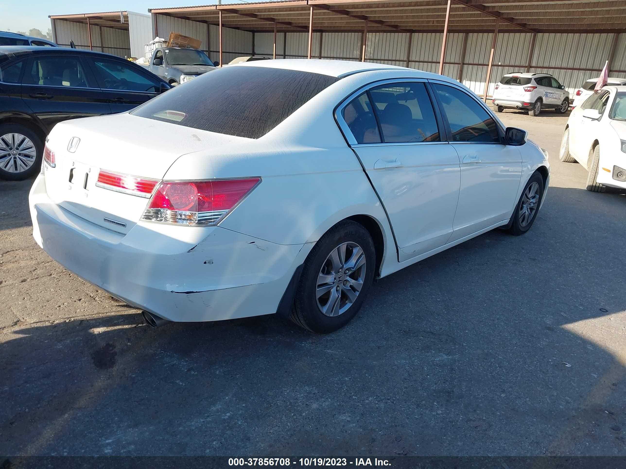 Photo 3 VIN: 1HGCP2F63CA178520 - HONDA ACCORD 