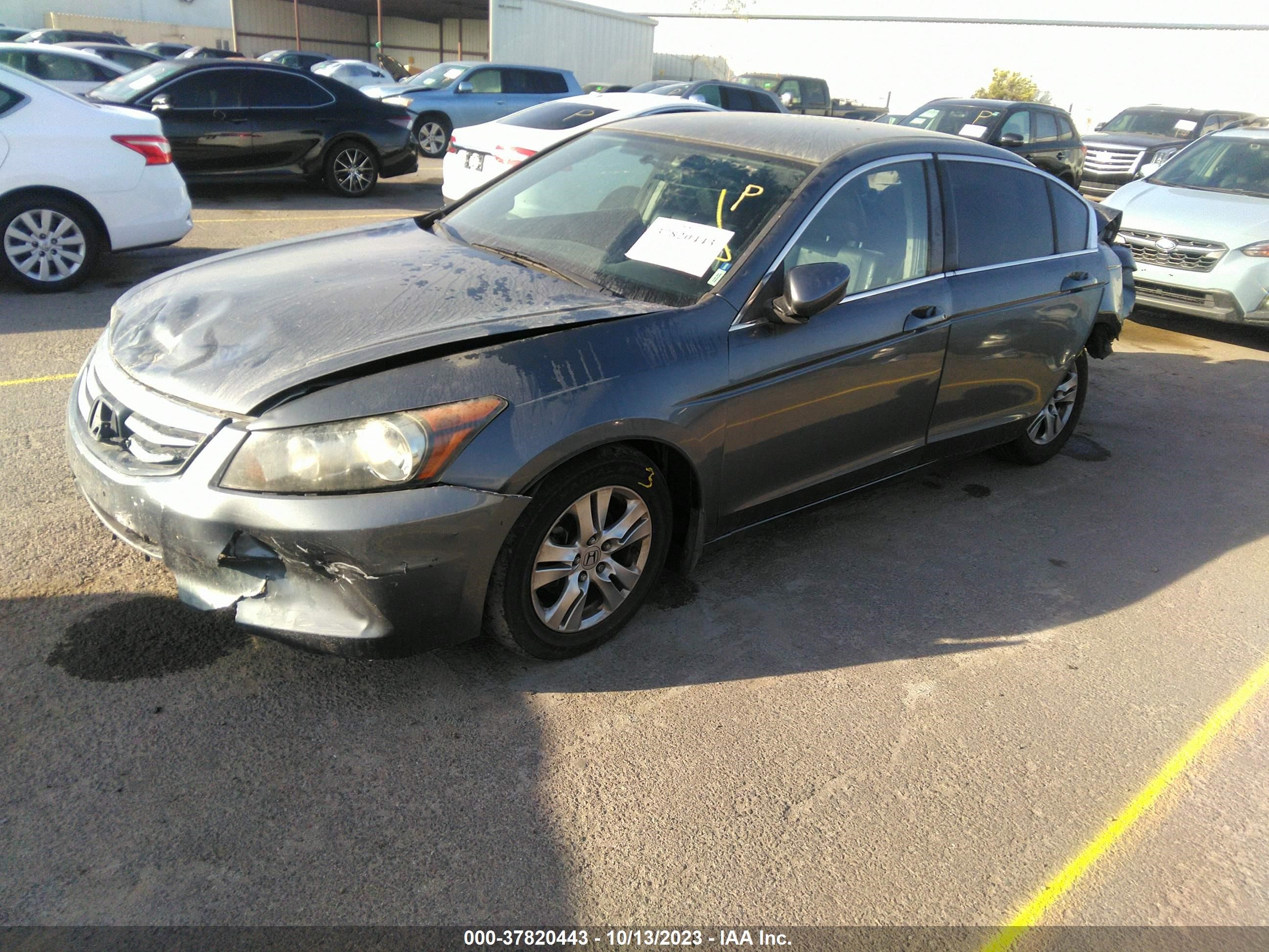 Photo 1 VIN: 1HGCP2F63CA245245 - HONDA ACCORD 