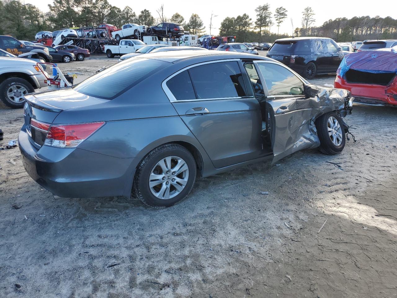 Photo 2 VIN: 1HGCP2F64BA003692 - HONDA ACCORD 