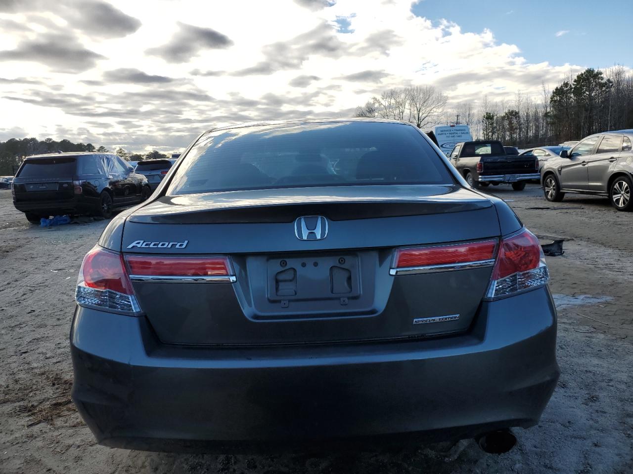 Photo 5 VIN: 1HGCP2F64BA003692 - HONDA ACCORD 