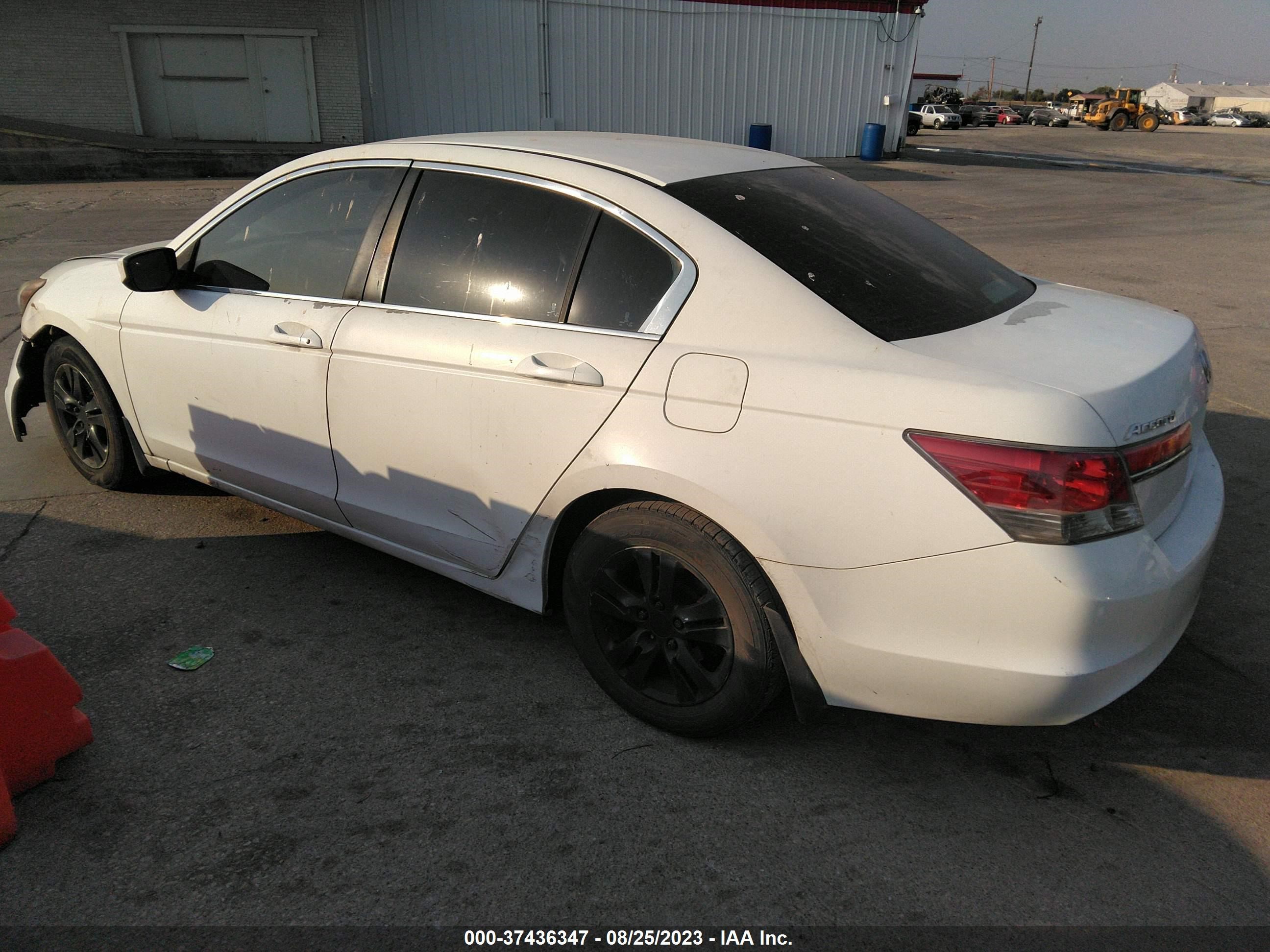 Photo 2 VIN: 1HGCP2F64BA050608 - HONDA ACCORD 