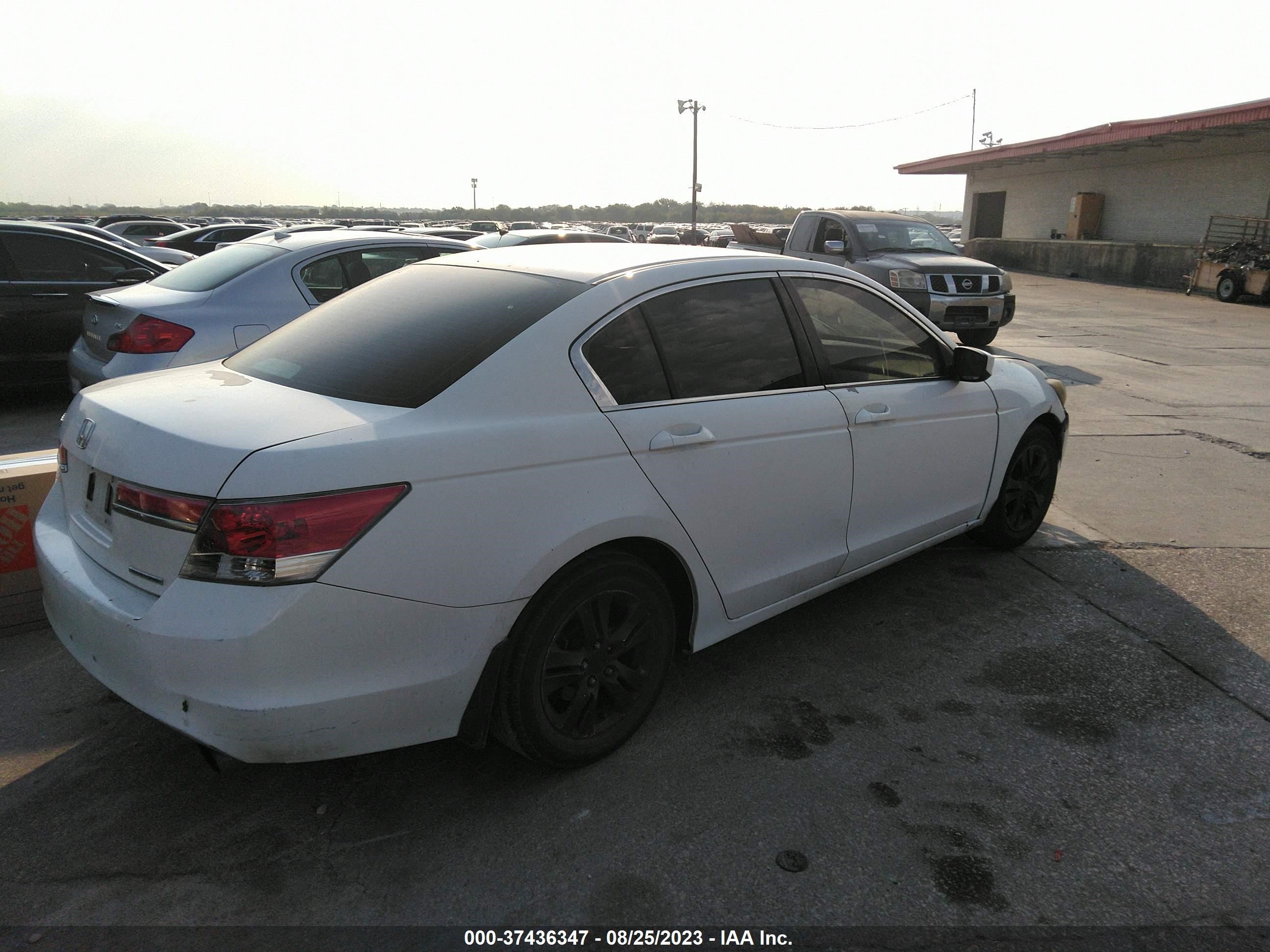 Photo 3 VIN: 1HGCP2F64BA050608 - HONDA ACCORD 