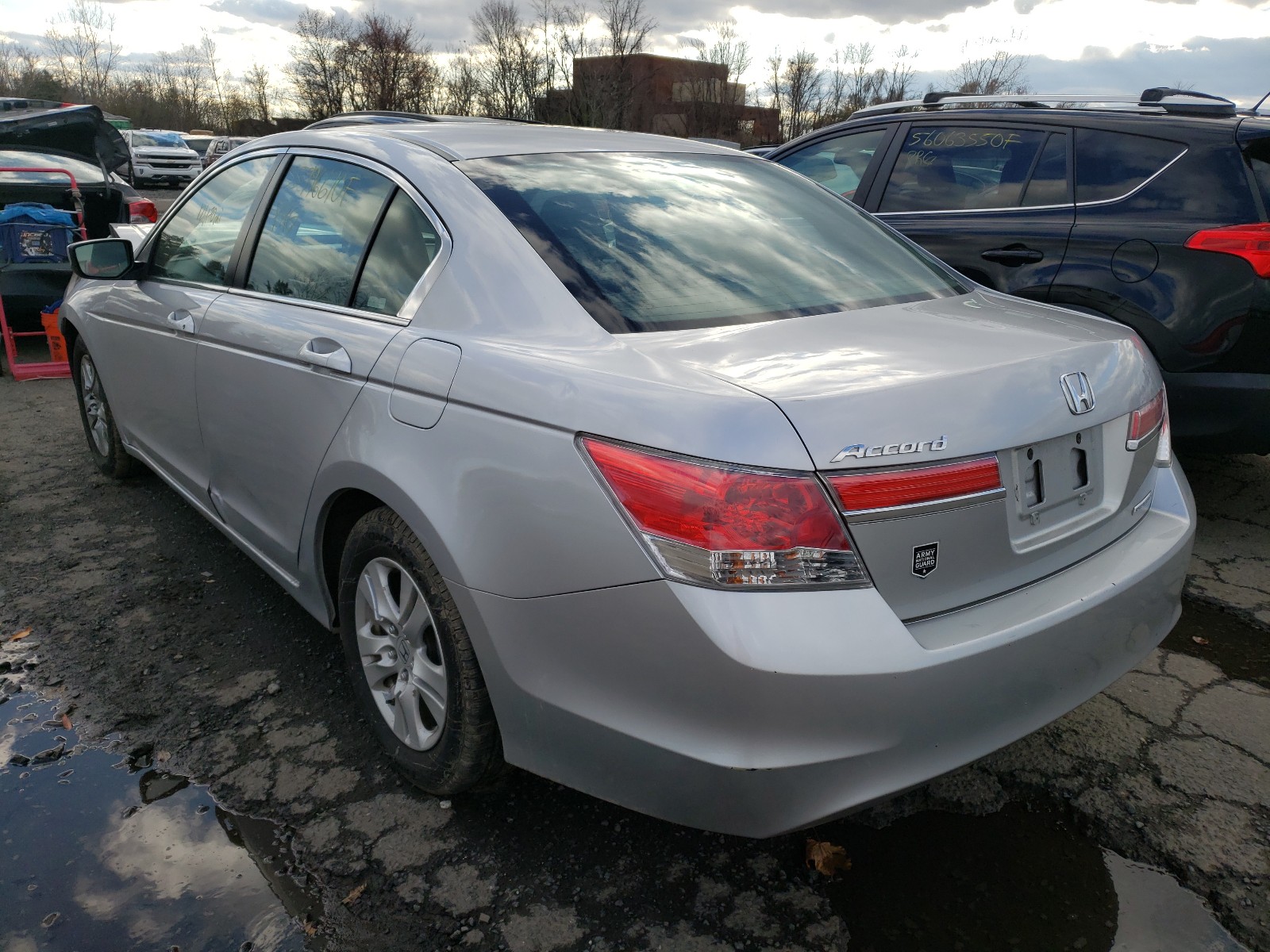 Photo 2 VIN: 1HGCP2F64BA097055 - HONDA ACCORD SE 