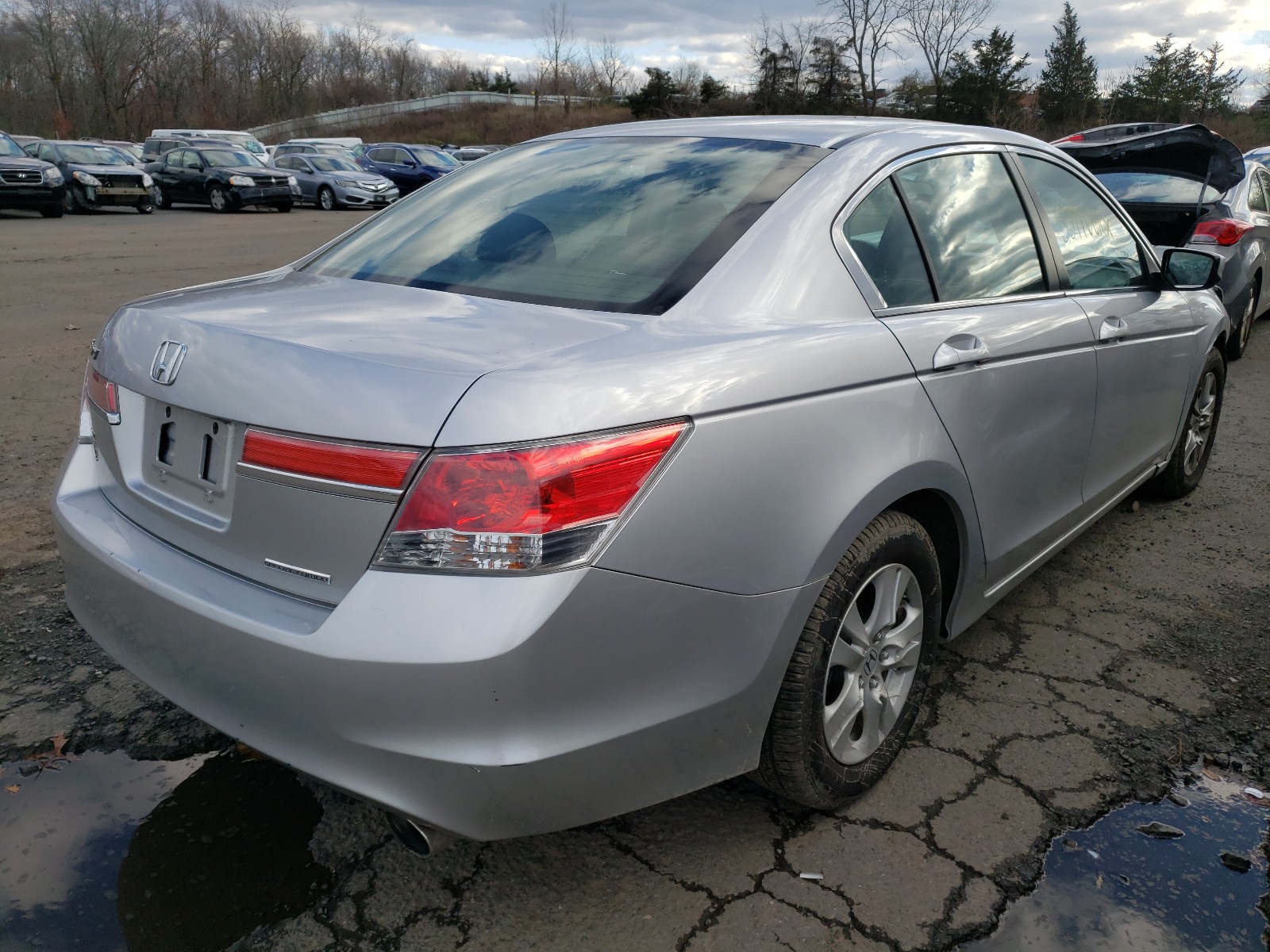 Photo 3 VIN: 1HGCP2F64BA097055 - HONDA ACCORD SE 