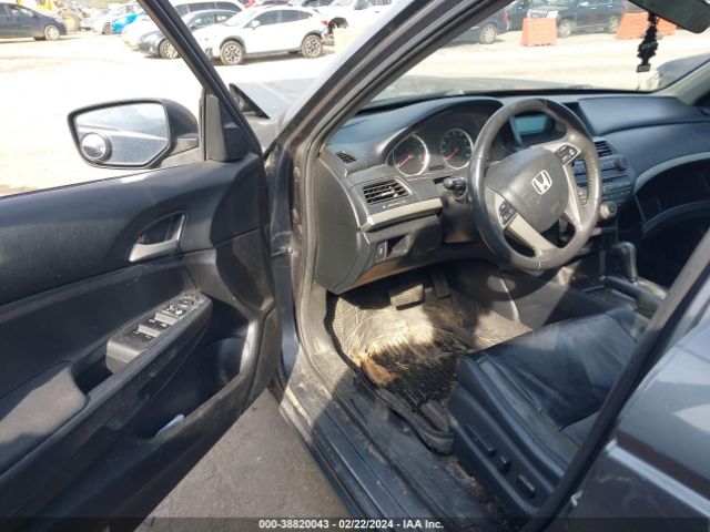 Photo 4 VIN: 1HGCP2F64BA125582 - HONDA ACCORD 