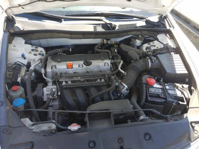 Photo 6 VIN: 1HGCP2F64BA133732 - HONDA ACCORD SE 