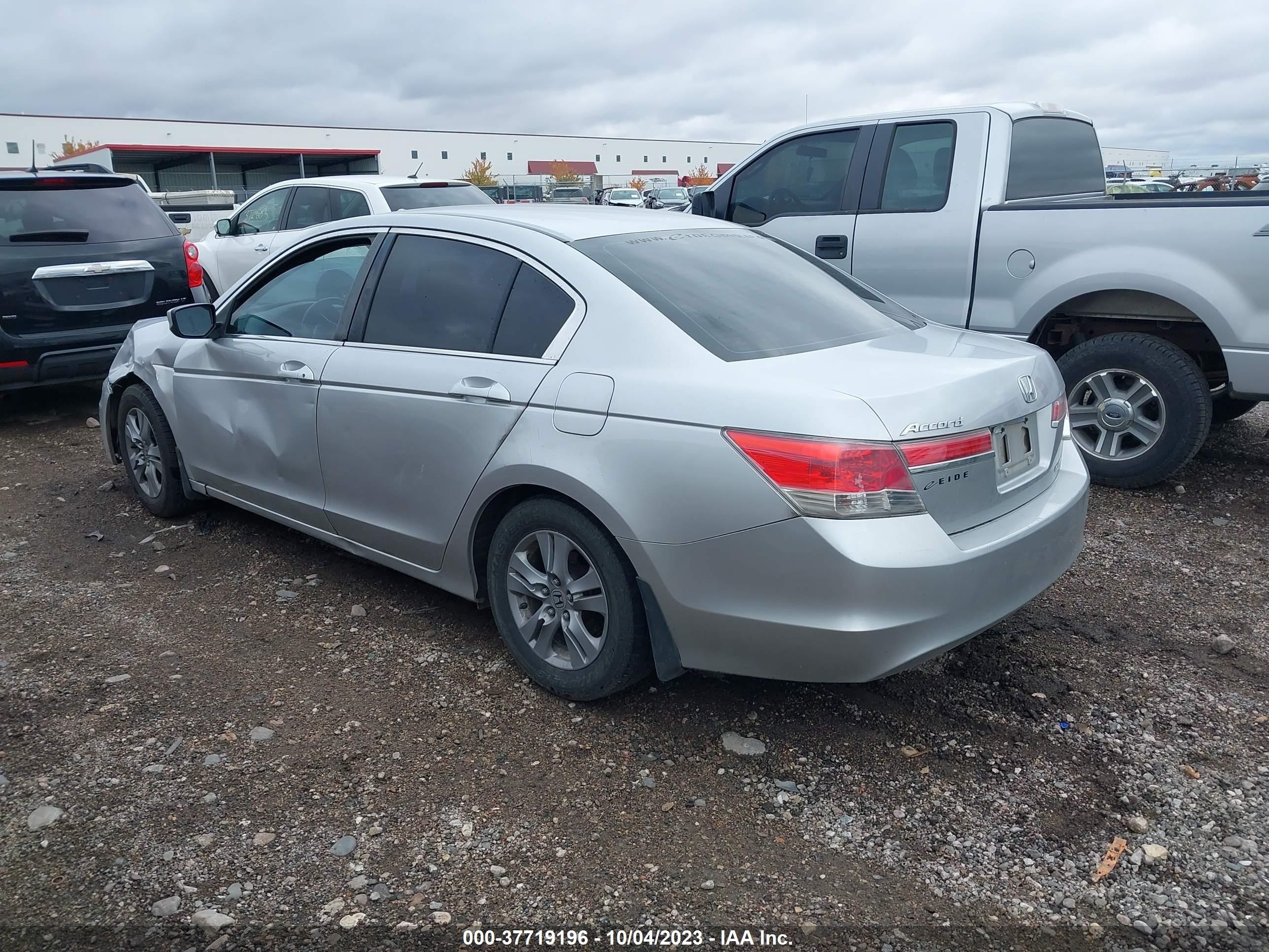 Photo 2 VIN: 1HGCP2F64BA147324 - HONDA ACCORD 