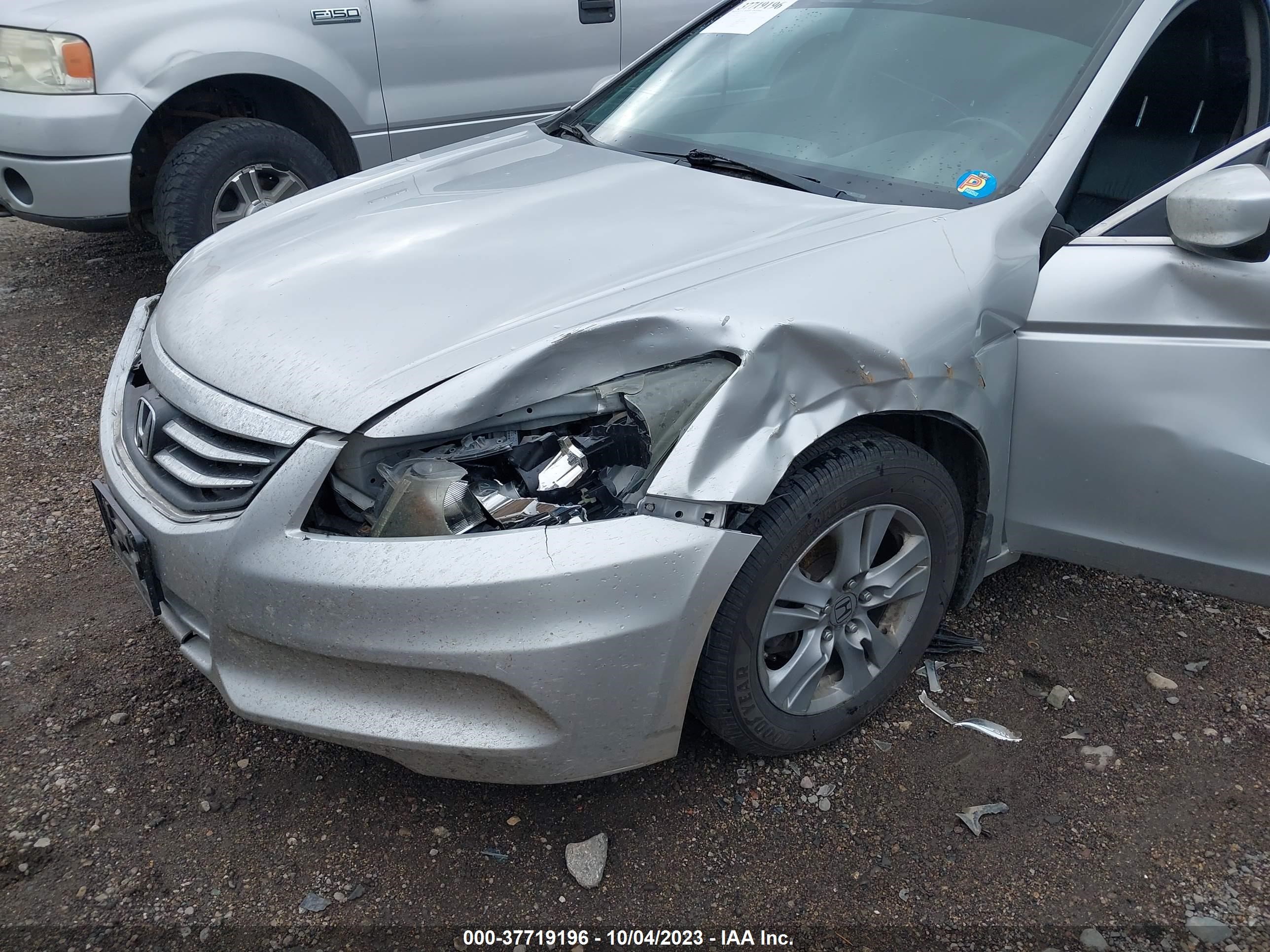 Photo 5 VIN: 1HGCP2F64BA147324 - HONDA ACCORD 