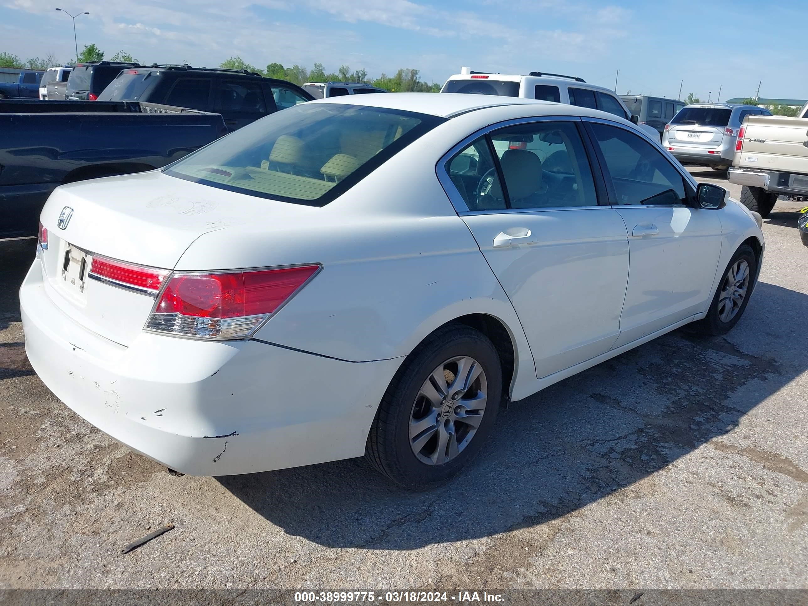 Photo 3 VIN: 1HGCP2F64CA178400 - HONDA ACCORD 