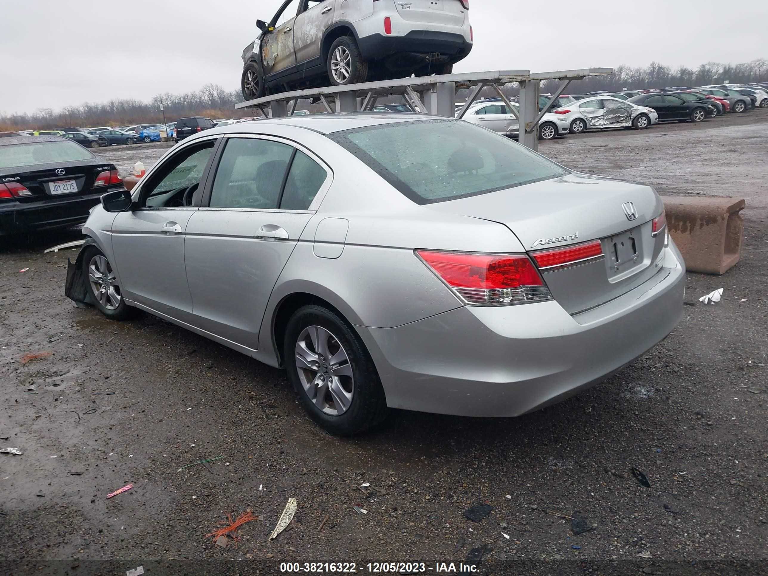 Photo 2 VIN: 1HGCP2F64CA220192 - HONDA ACCORD 