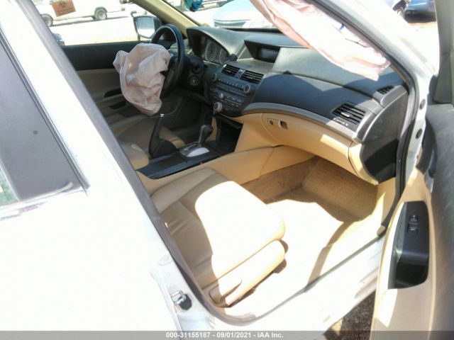 Photo 4 VIN: 1HGCP2F65BA021568 - HONDA ACCORD SDN 