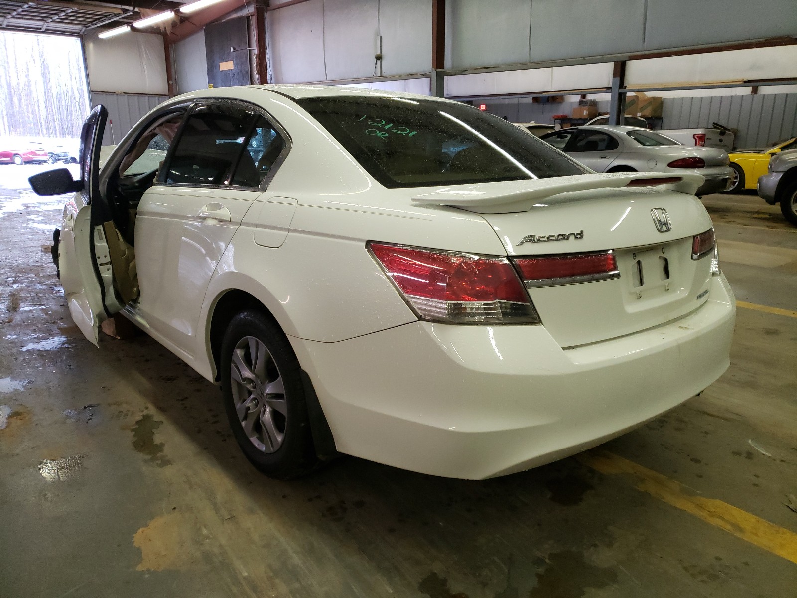 Photo 2 VIN: 1HGCP2F65CA131652 - HONDA ACCORD SE 