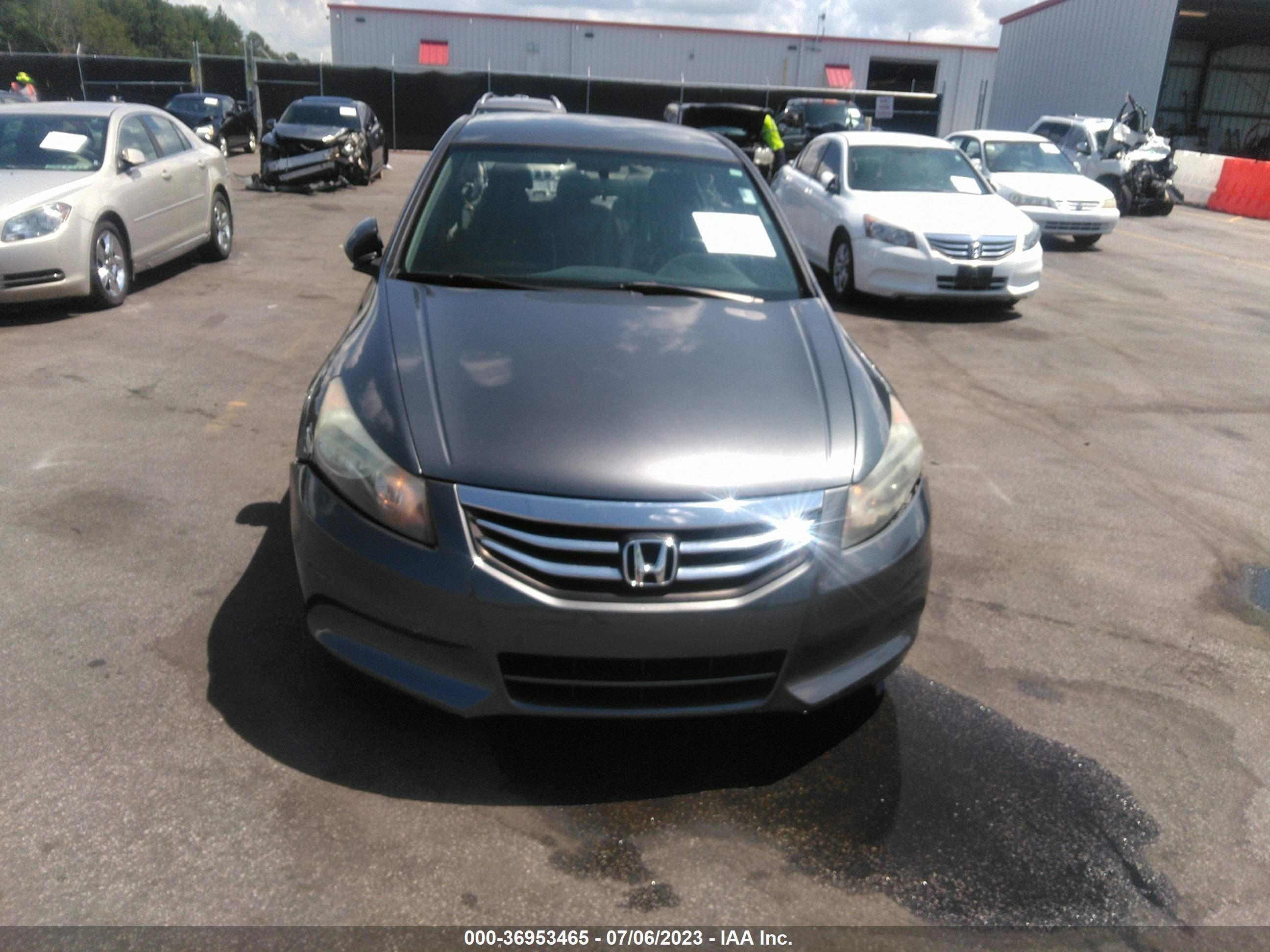 Photo 12 VIN: 1HGCP2F65CA161833 - HONDA ACCORD 