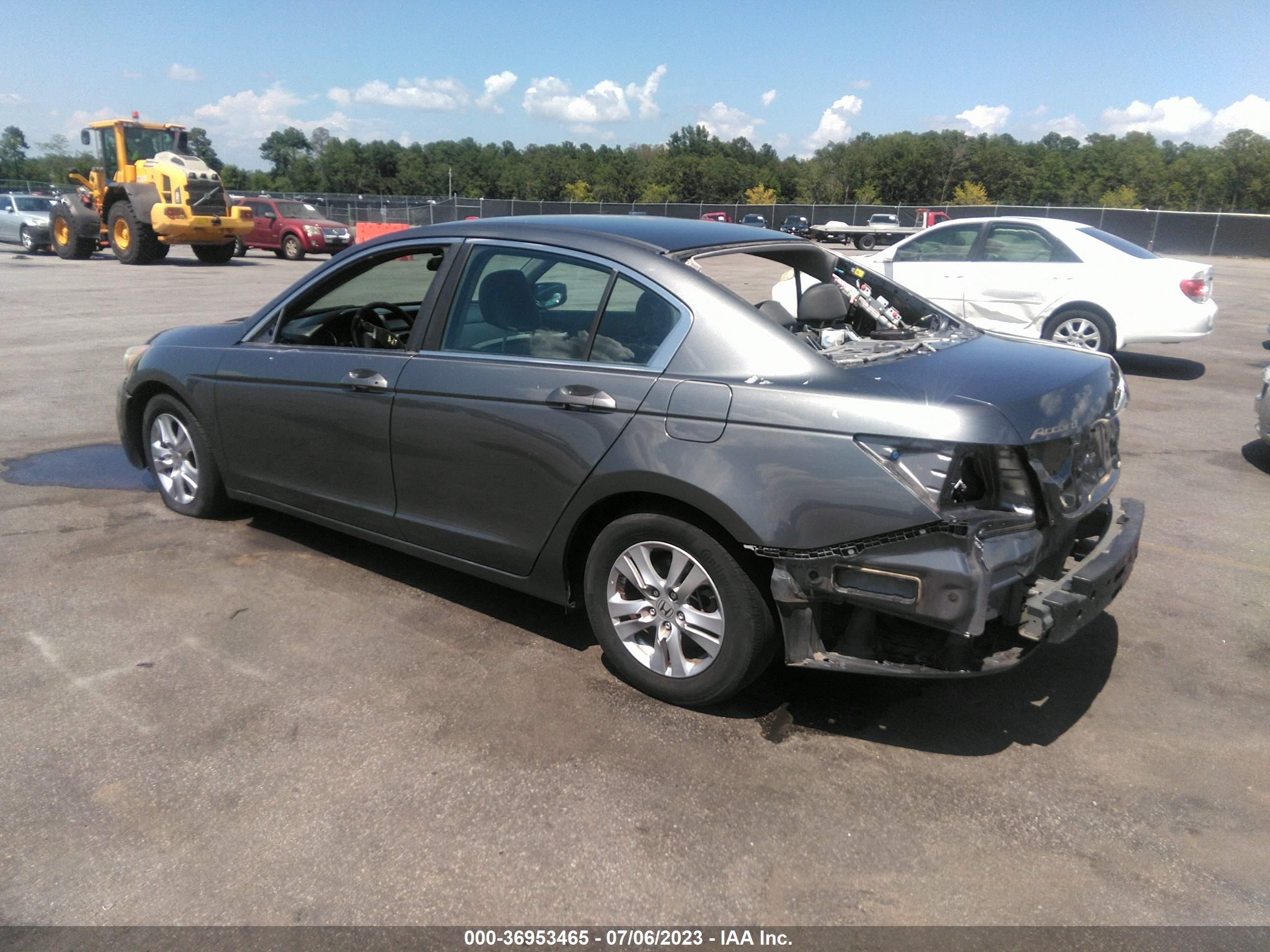 Photo 2 VIN: 1HGCP2F65CA161833 - HONDA ACCORD 