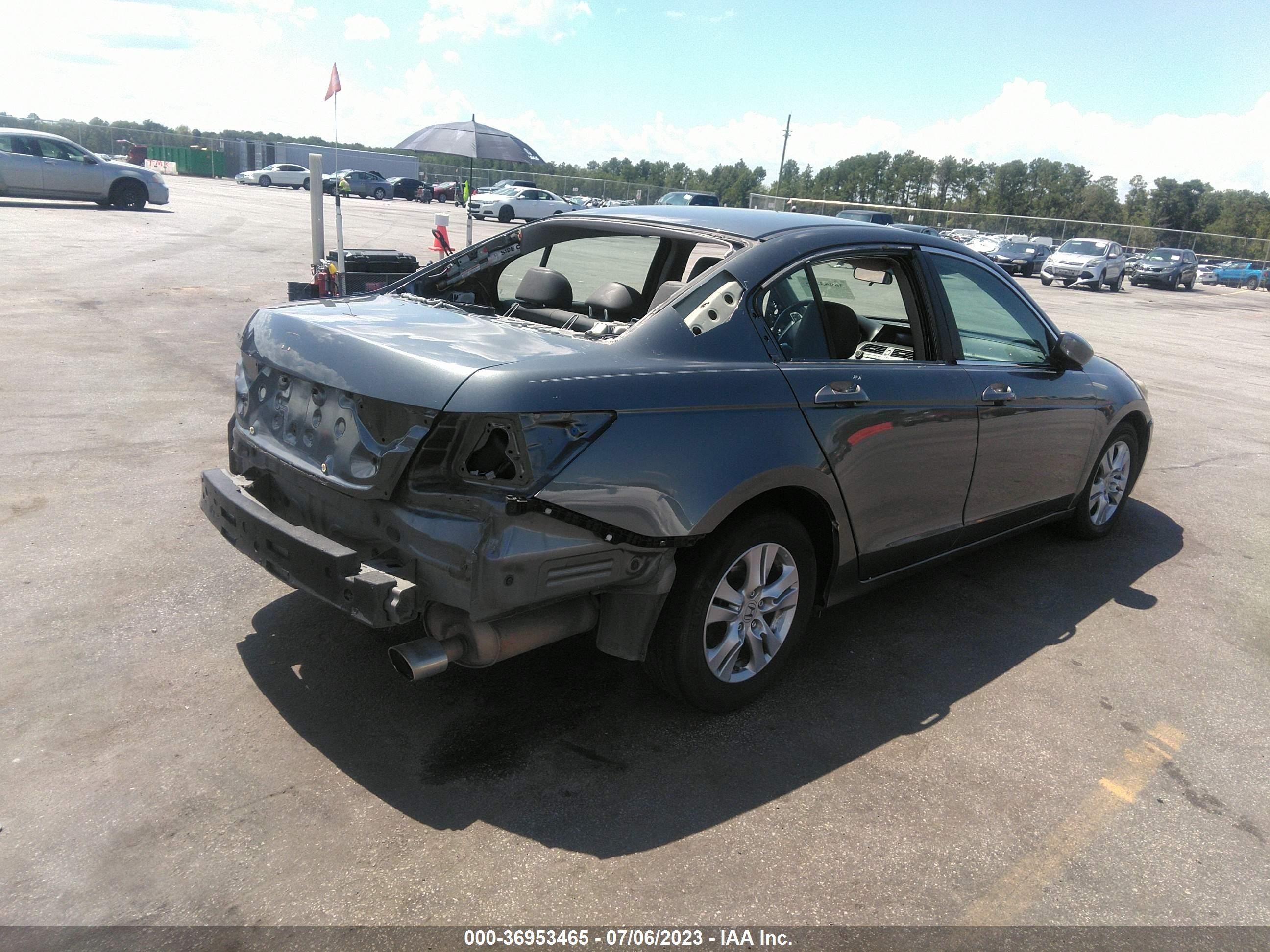 Photo 3 VIN: 1HGCP2F65CA161833 - HONDA ACCORD 