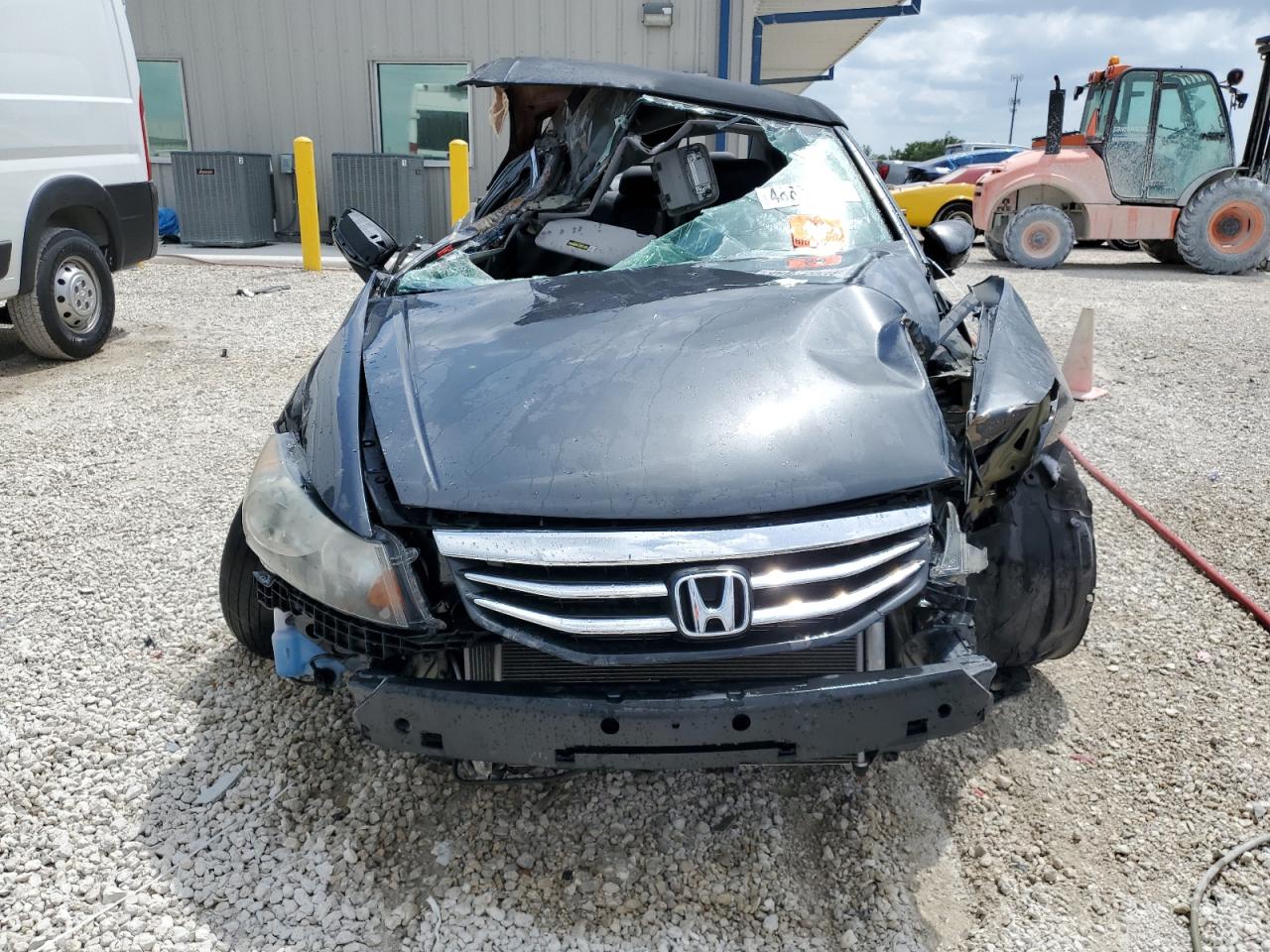 Photo 4 VIN: 1HGCP2F66BA007338 - HONDA ACCORD 