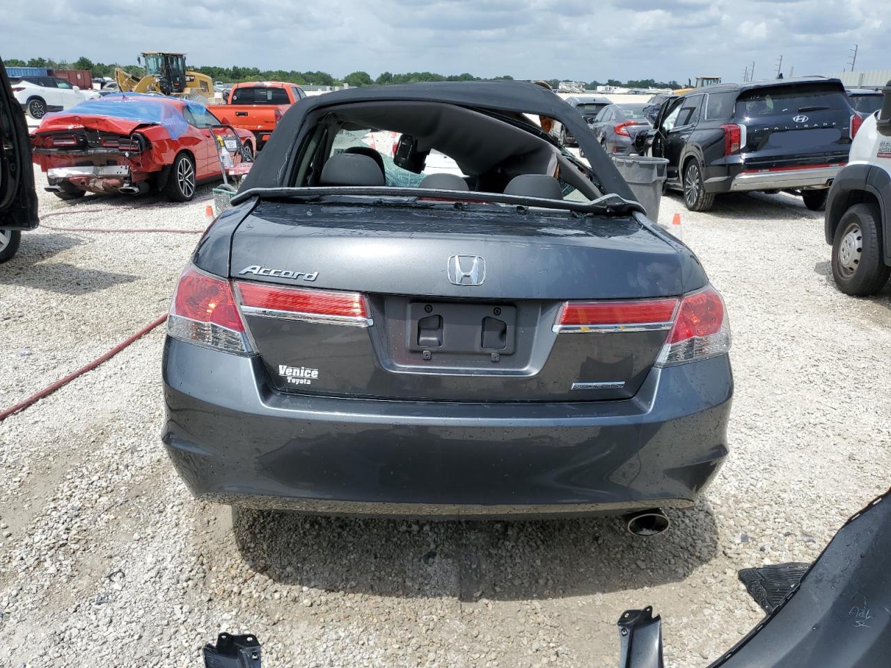 Photo 5 VIN: 1HGCP2F66BA007338 - HONDA ACCORD 