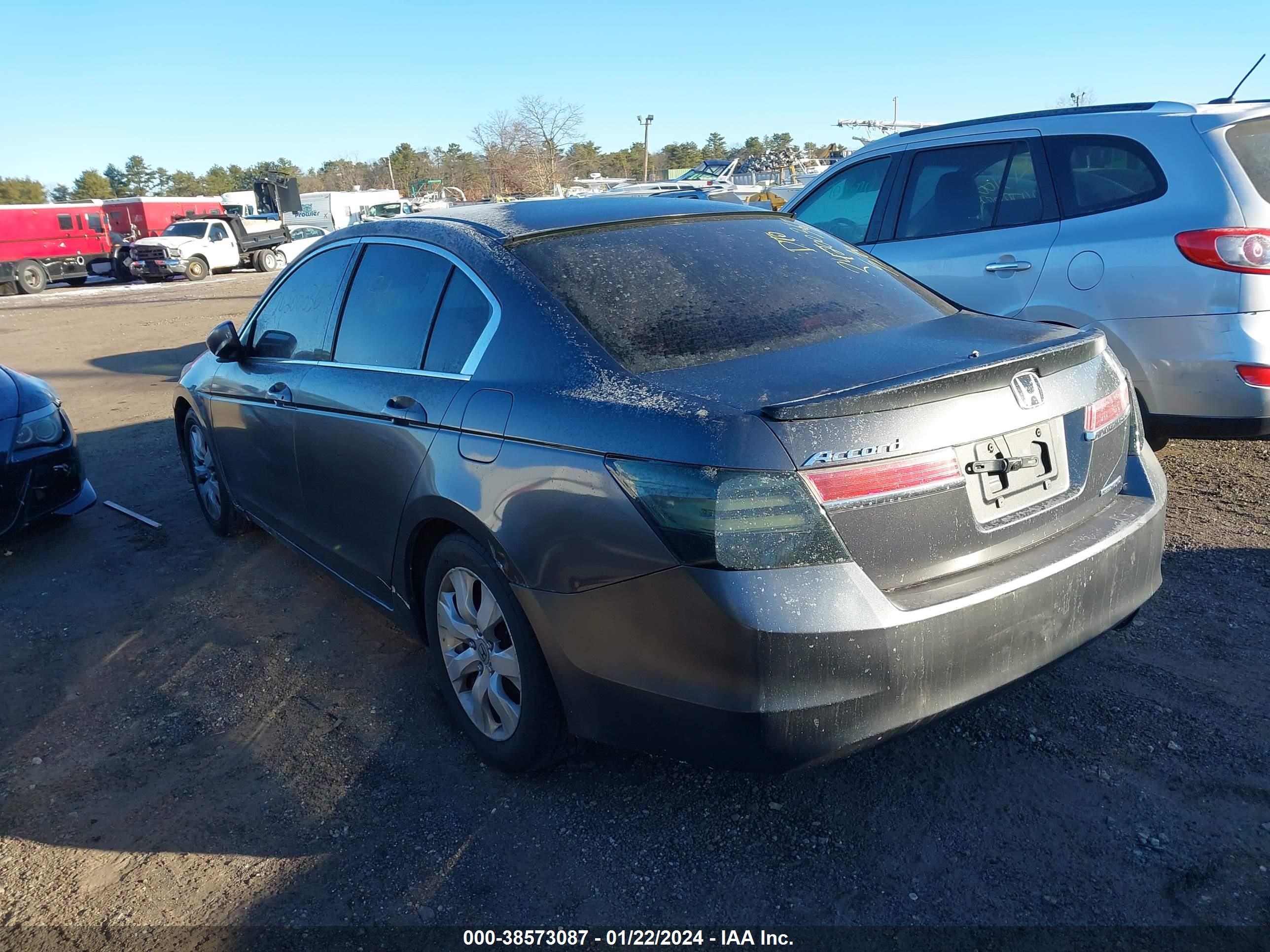 Photo 2 VIN: 1HGCP2F66BA144246 - HONDA ACCORD 