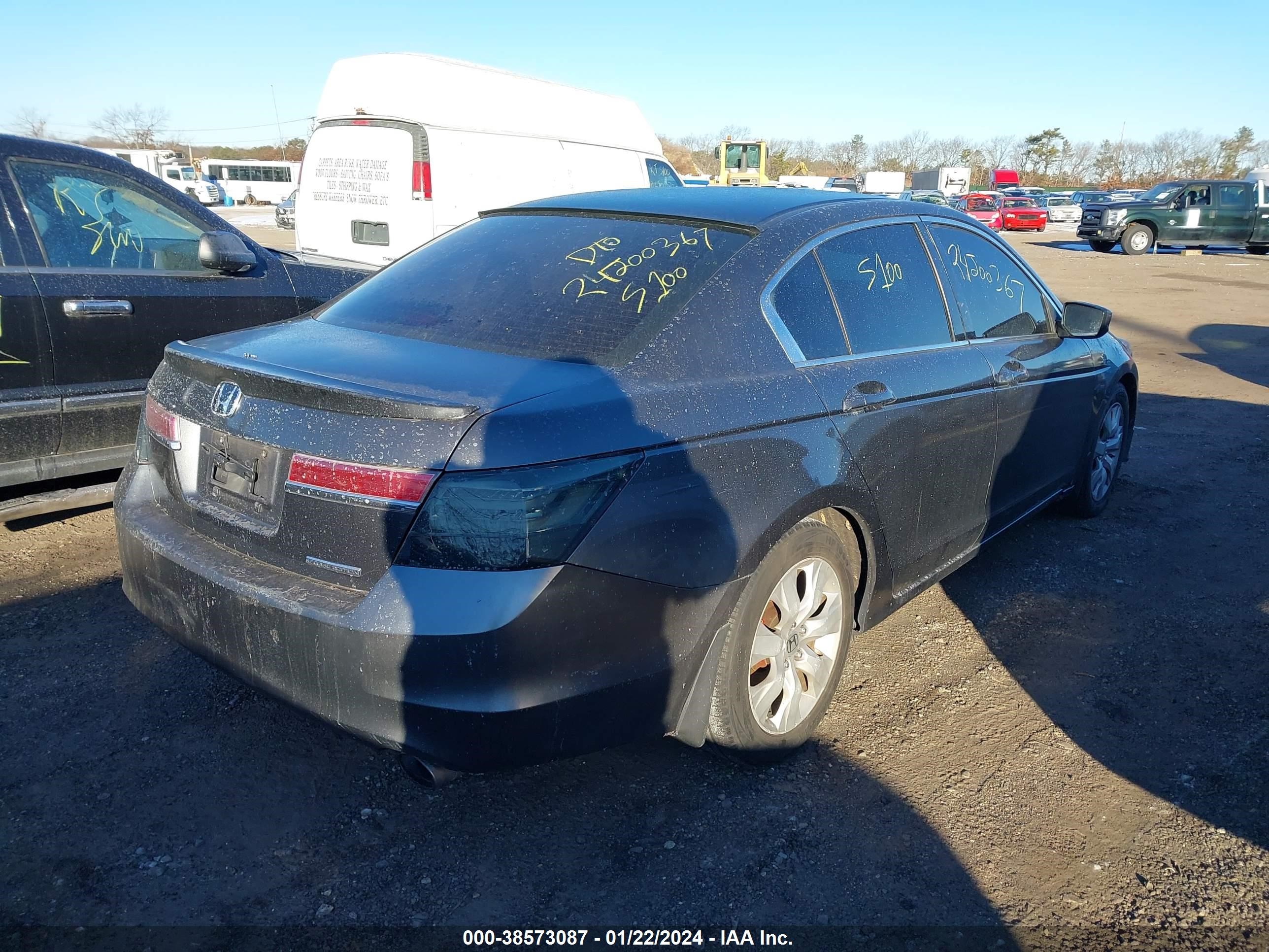 Photo 3 VIN: 1HGCP2F66BA144246 - HONDA ACCORD 