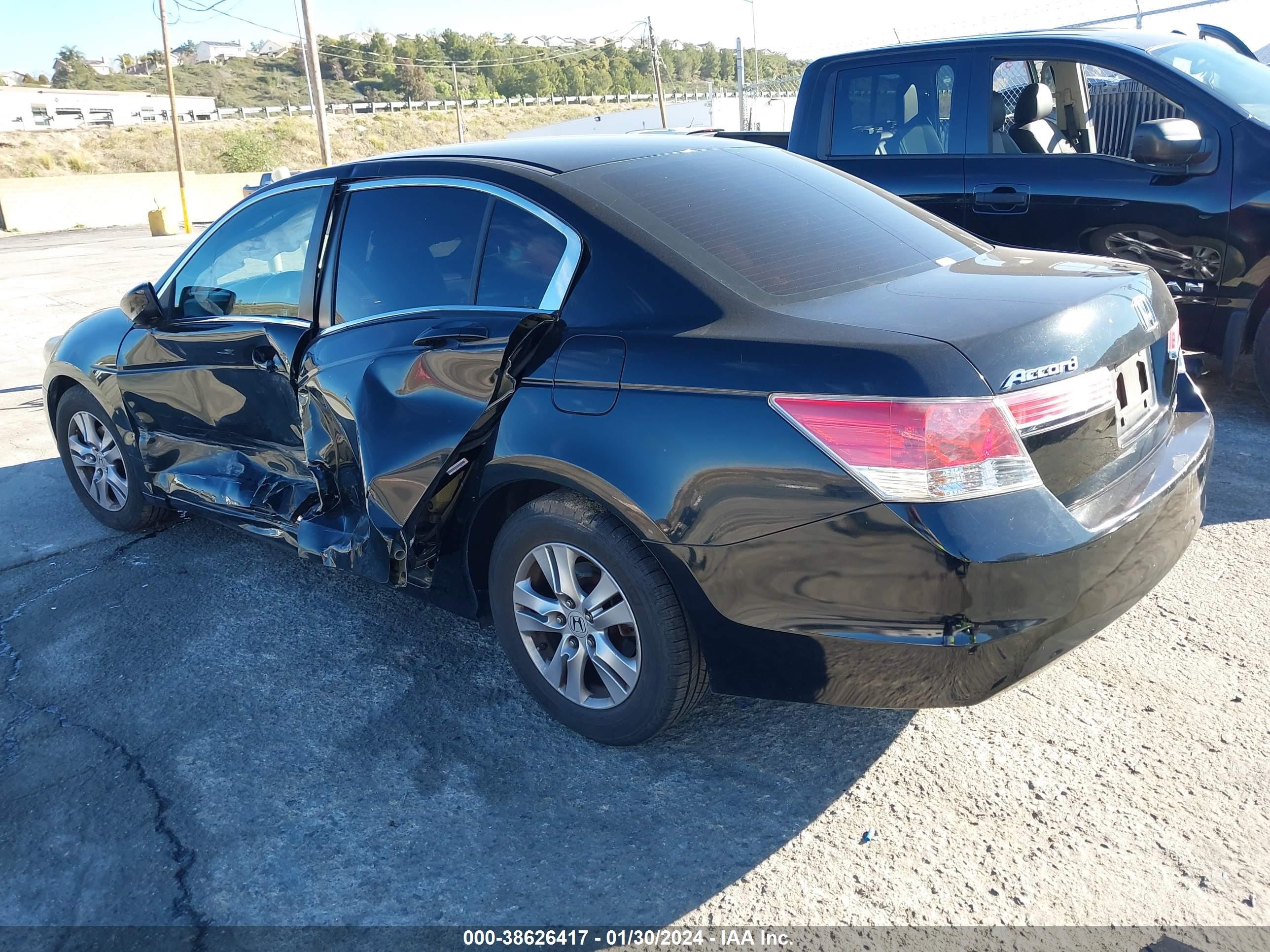 Photo 2 VIN: 1HGCP2F66CA122720 - HONDA ACCORD 