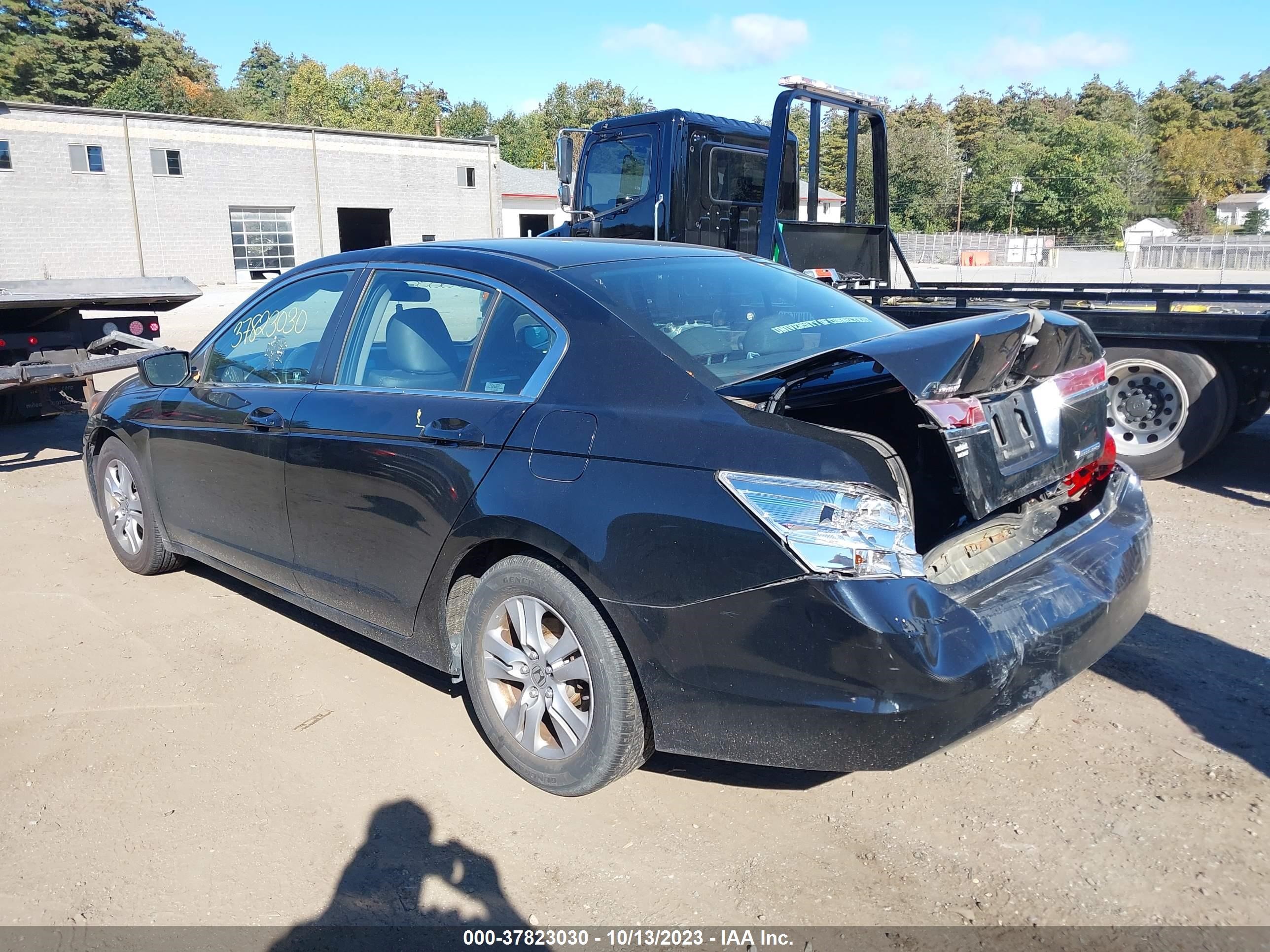 Photo 2 VIN: 1HGCP2F66CA170279 - HONDA ACCORD 