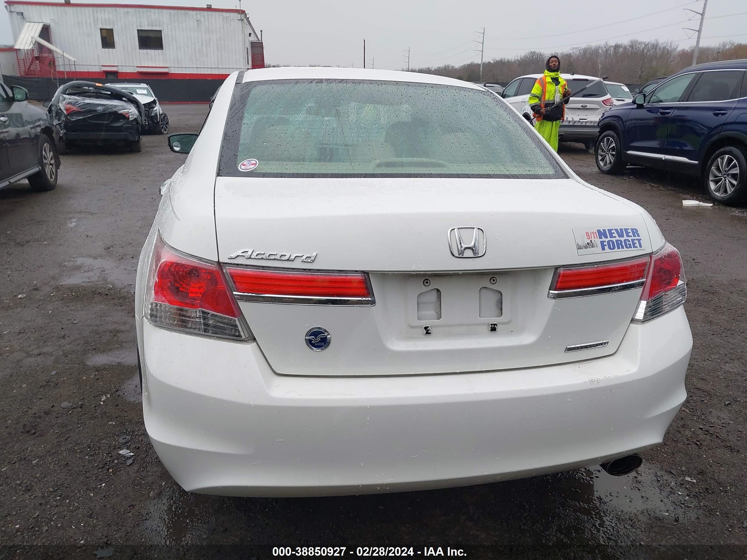 Photo 16 VIN: 1HGCP2F66CA231503 - HONDA ACCORD 