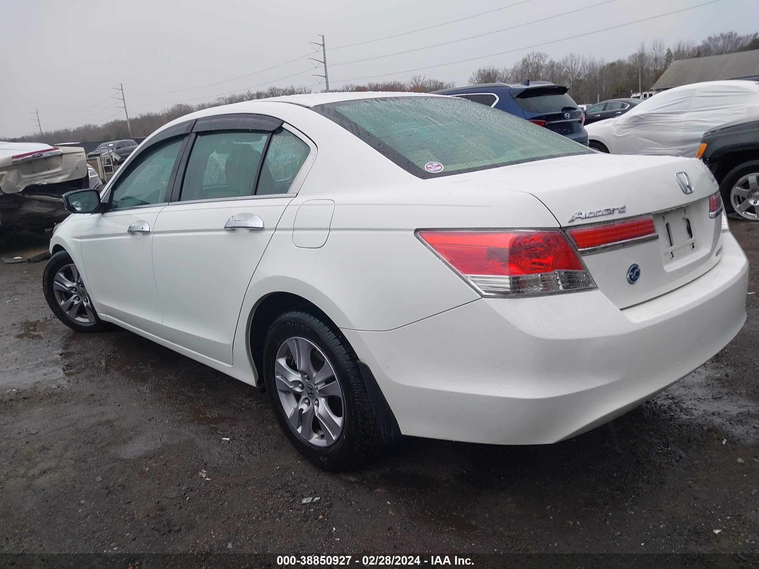 Photo 2 VIN: 1HGCP2F66CA231503 - HONDA ACCORD 