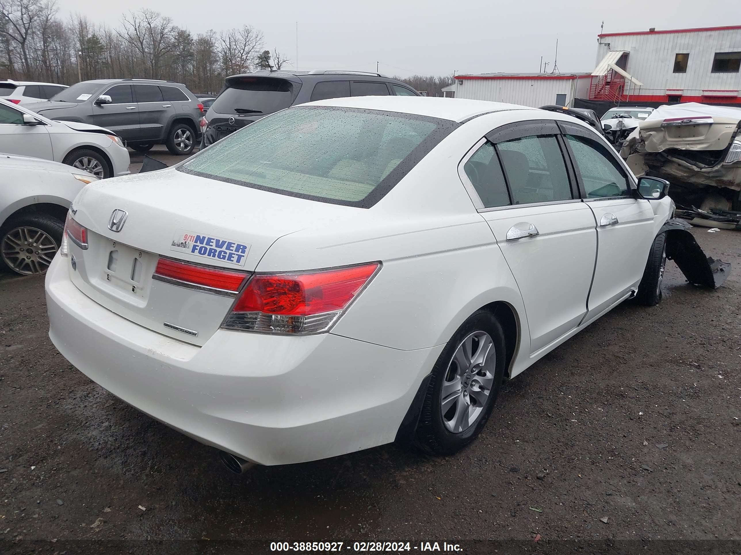 Photo 3 VIN: 1HGCP2F66CA231503 - HONDA ACCORD 